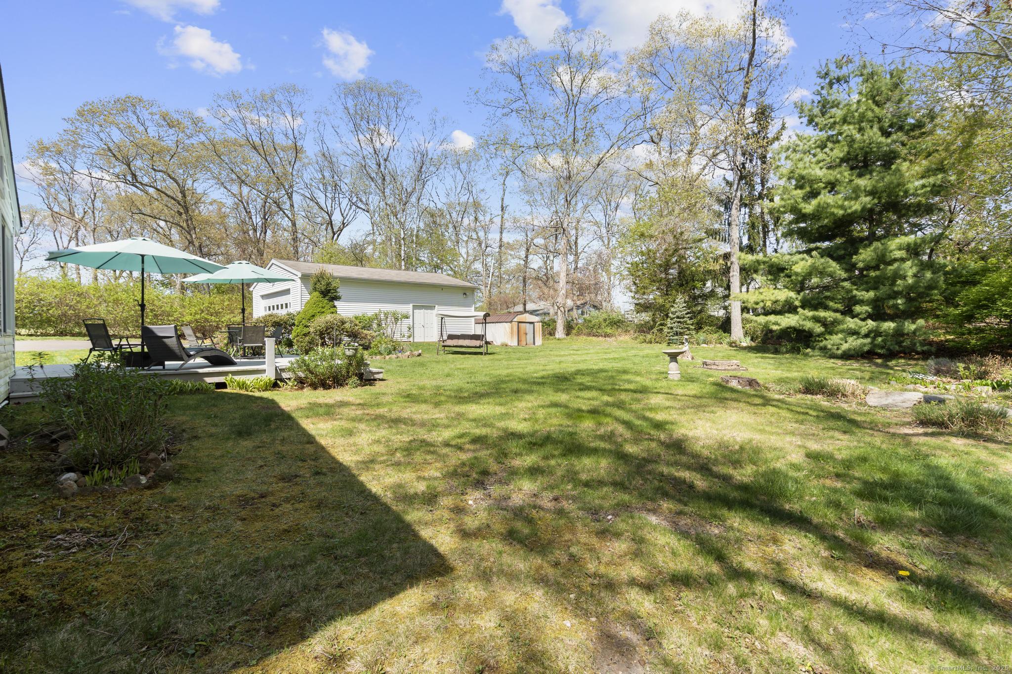 87 Knollwood, Branford, Connecticut 06405