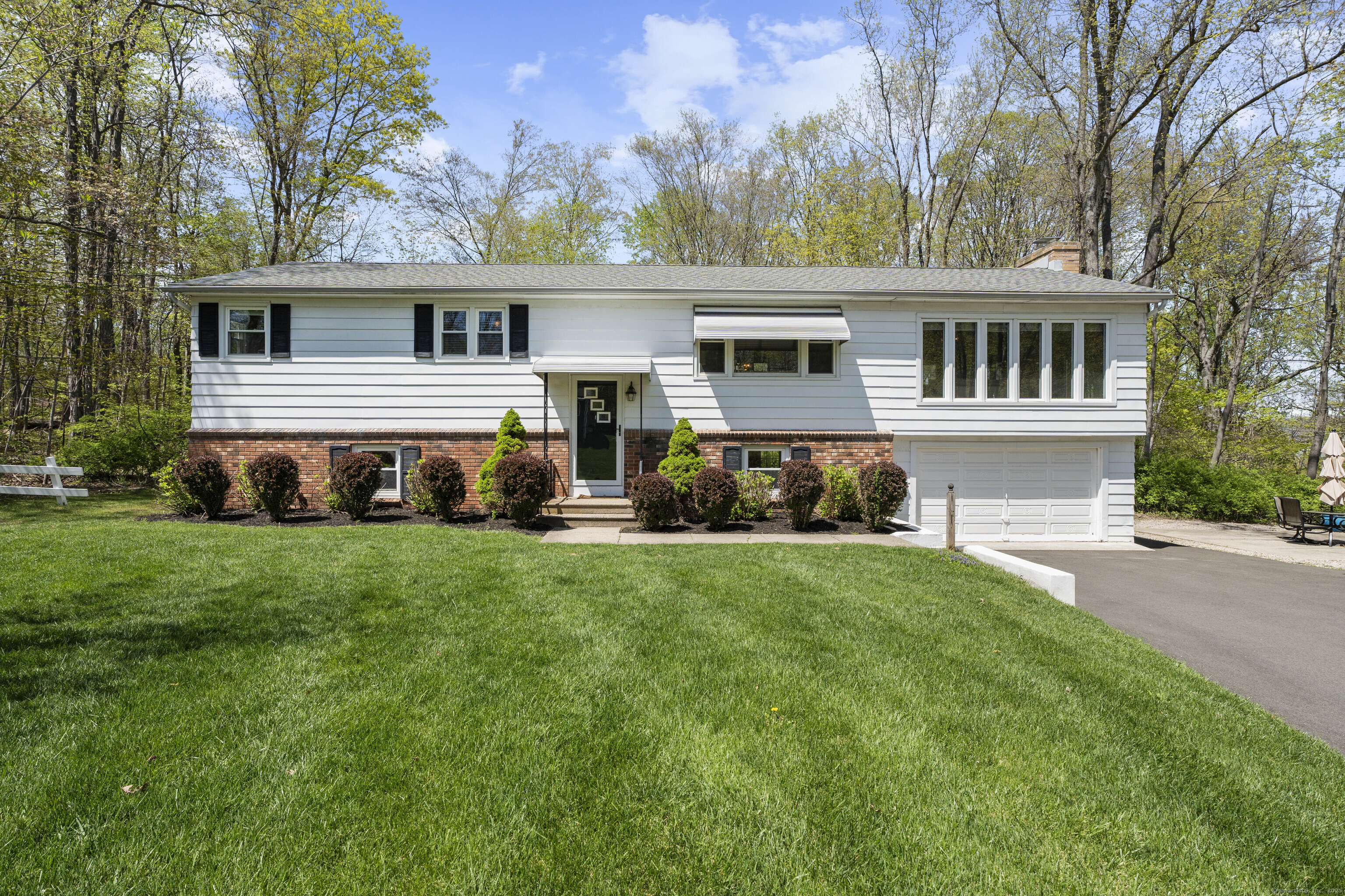 75 Summit, North Branford, Connecticut 06471