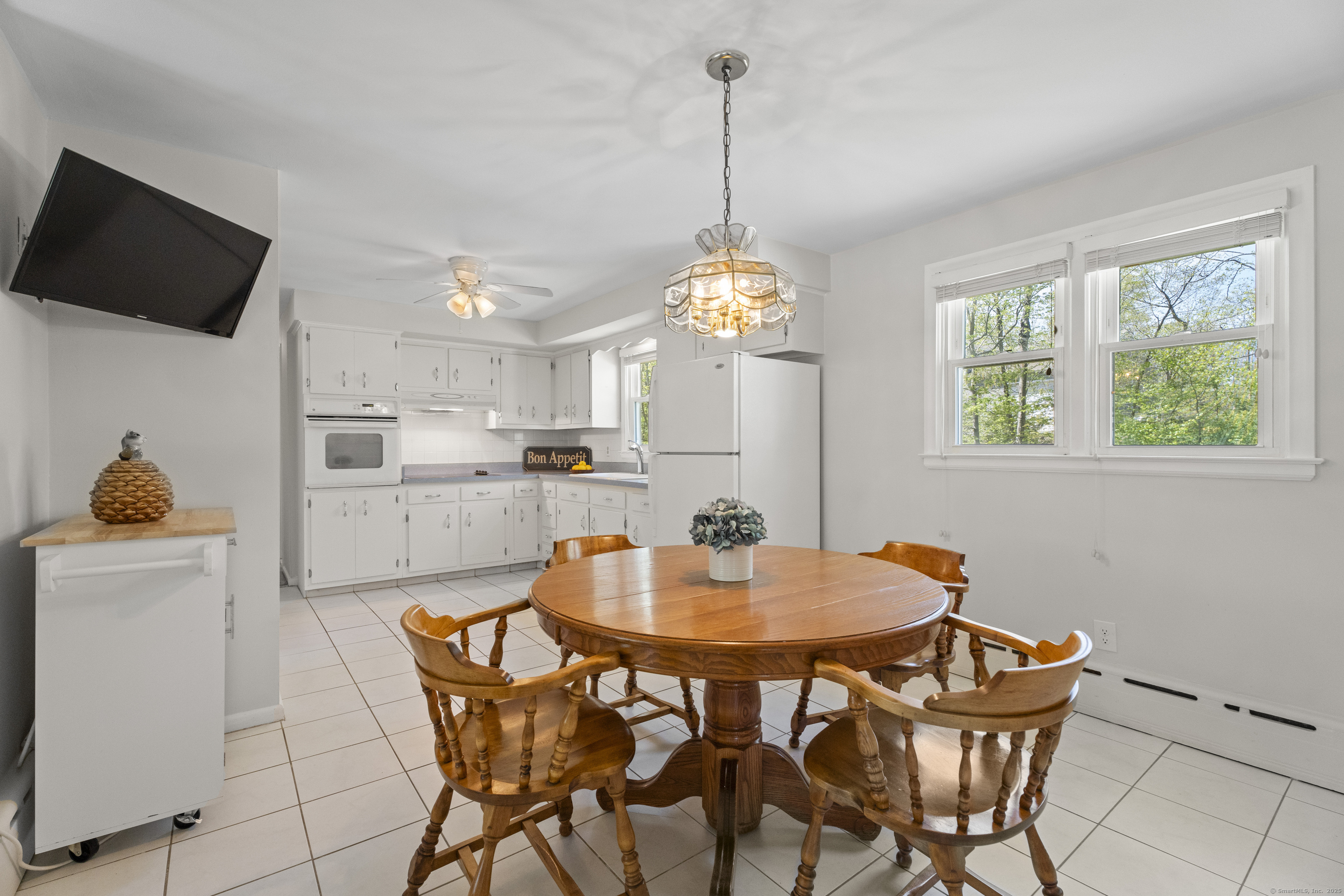 75 Summit, North Branford, Connecticut 06471