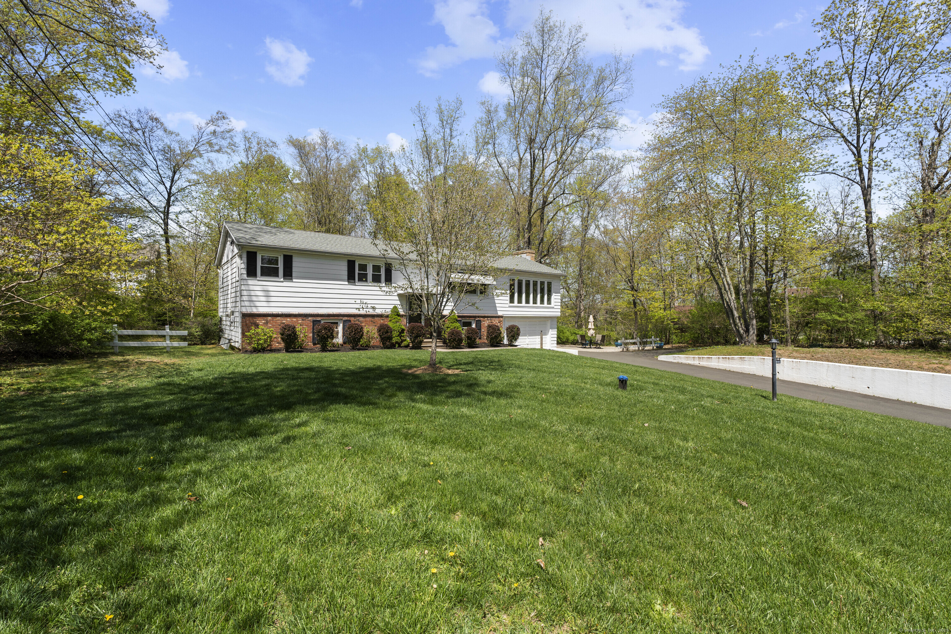75 Summit, North Branford, Connecticut 06471