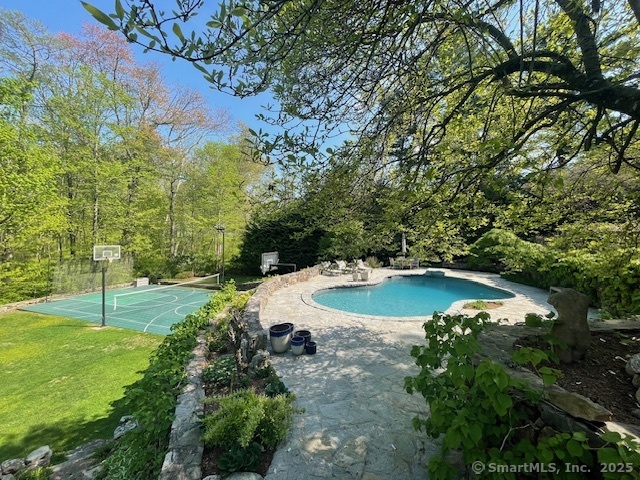 4 Hedgerow, Weston, Connecticut 06883
