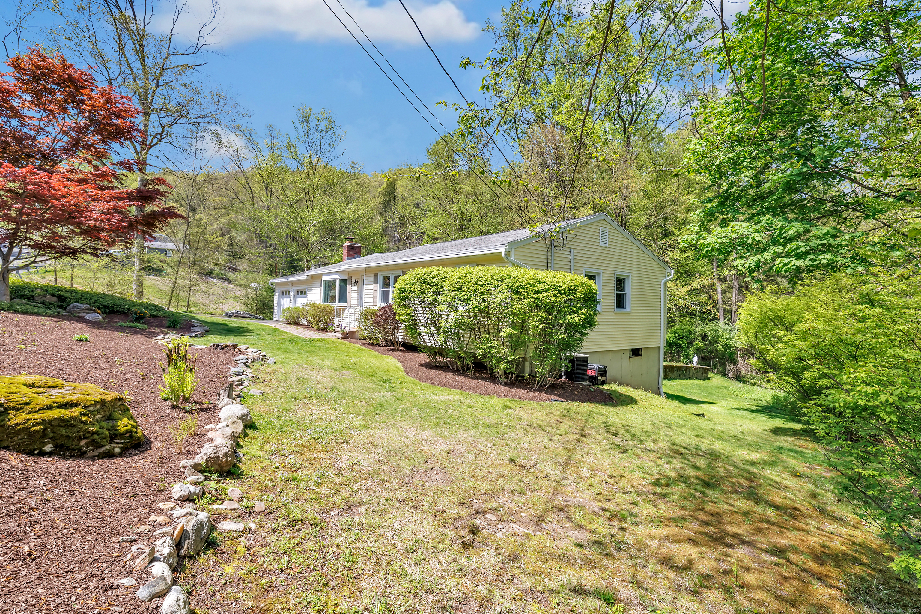 82 Village, Shelton, Connecticut 06484