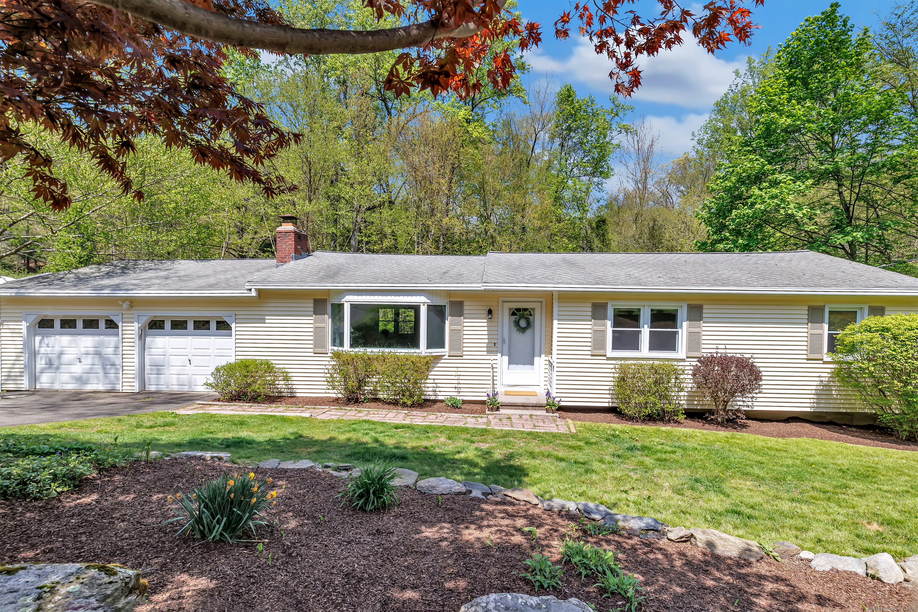 82 Village, Shelton, Connecticut 06484