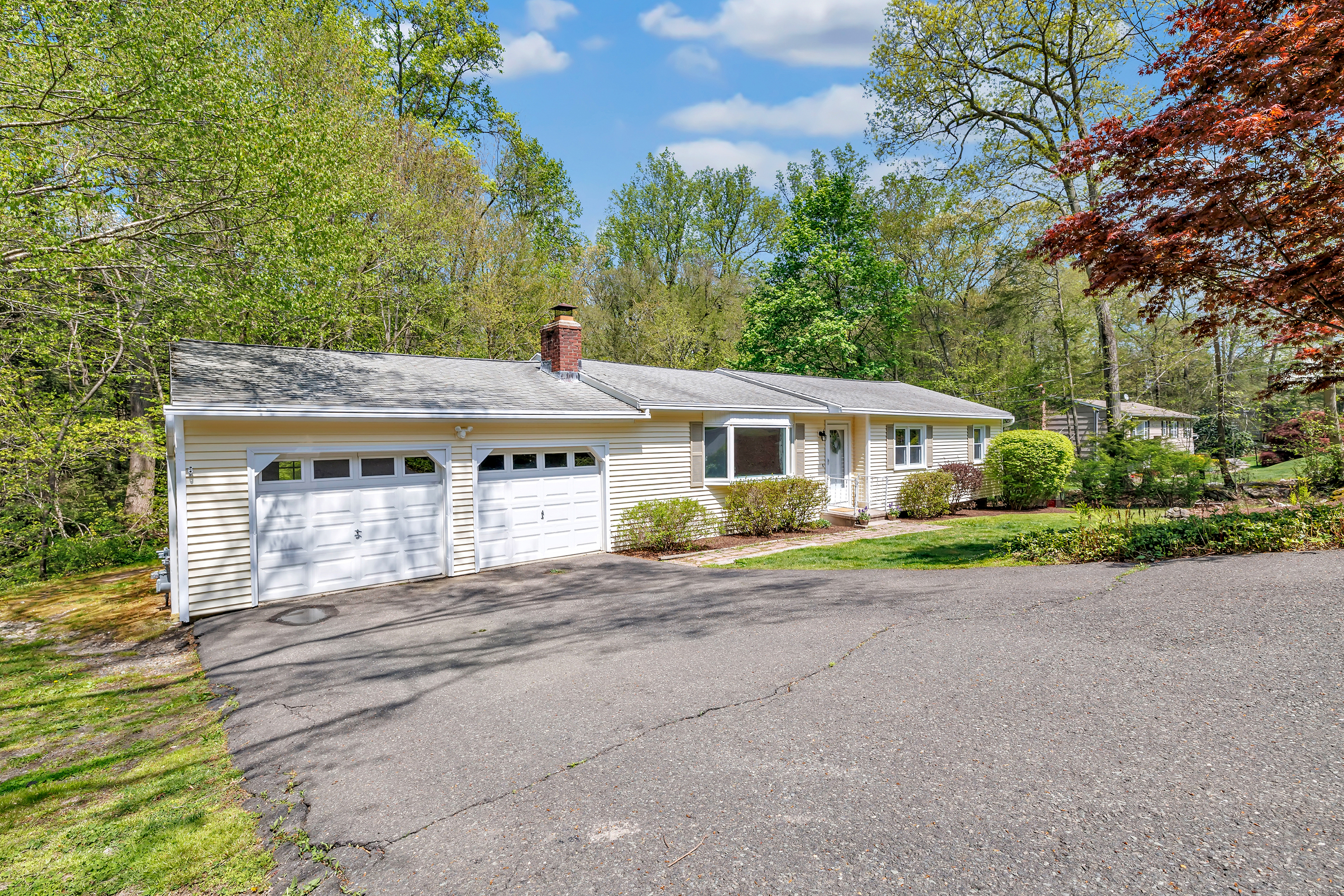 82 Village, Shelton, Connecticut 06484
