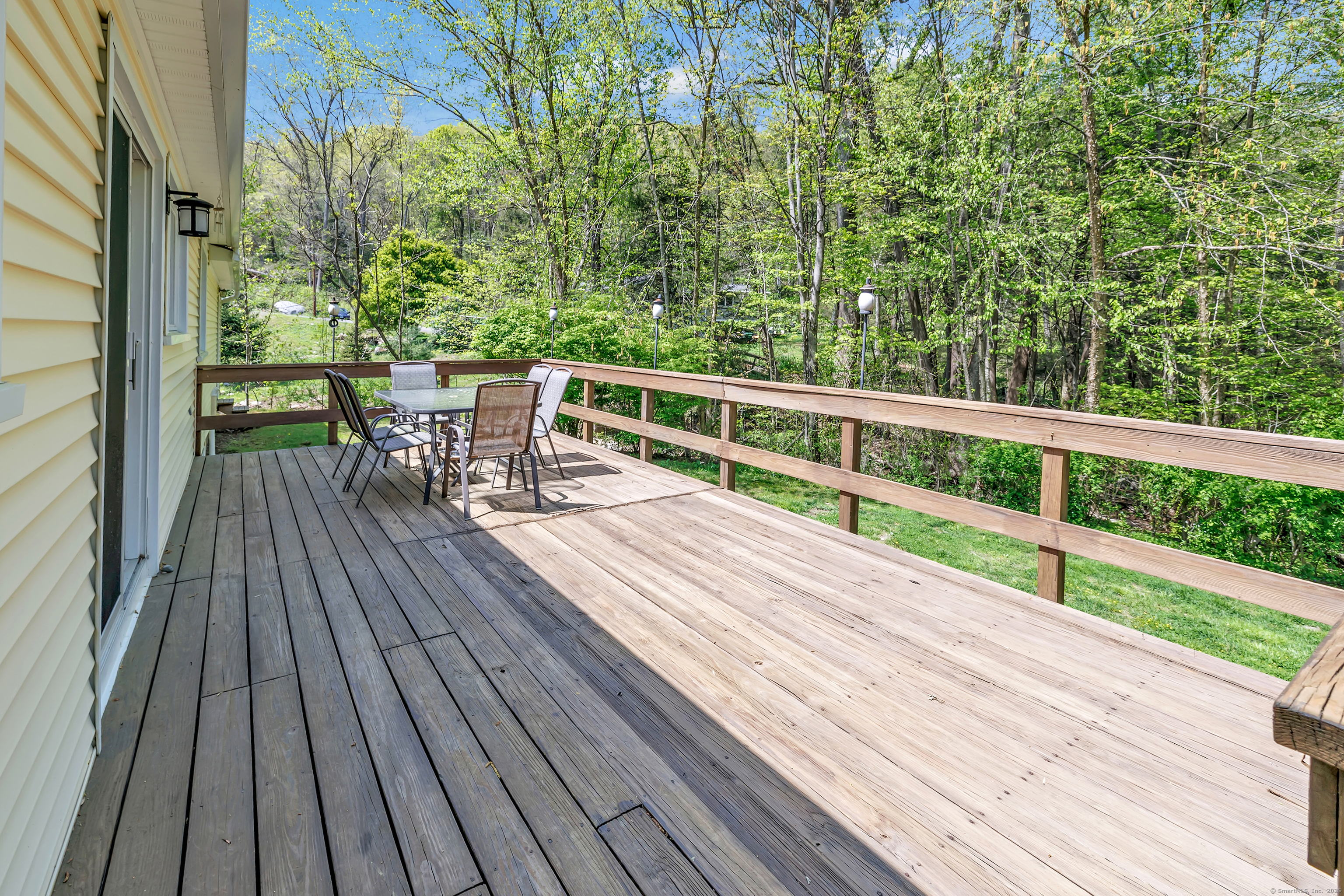 82 Village, Shelton, Connecticut 06484