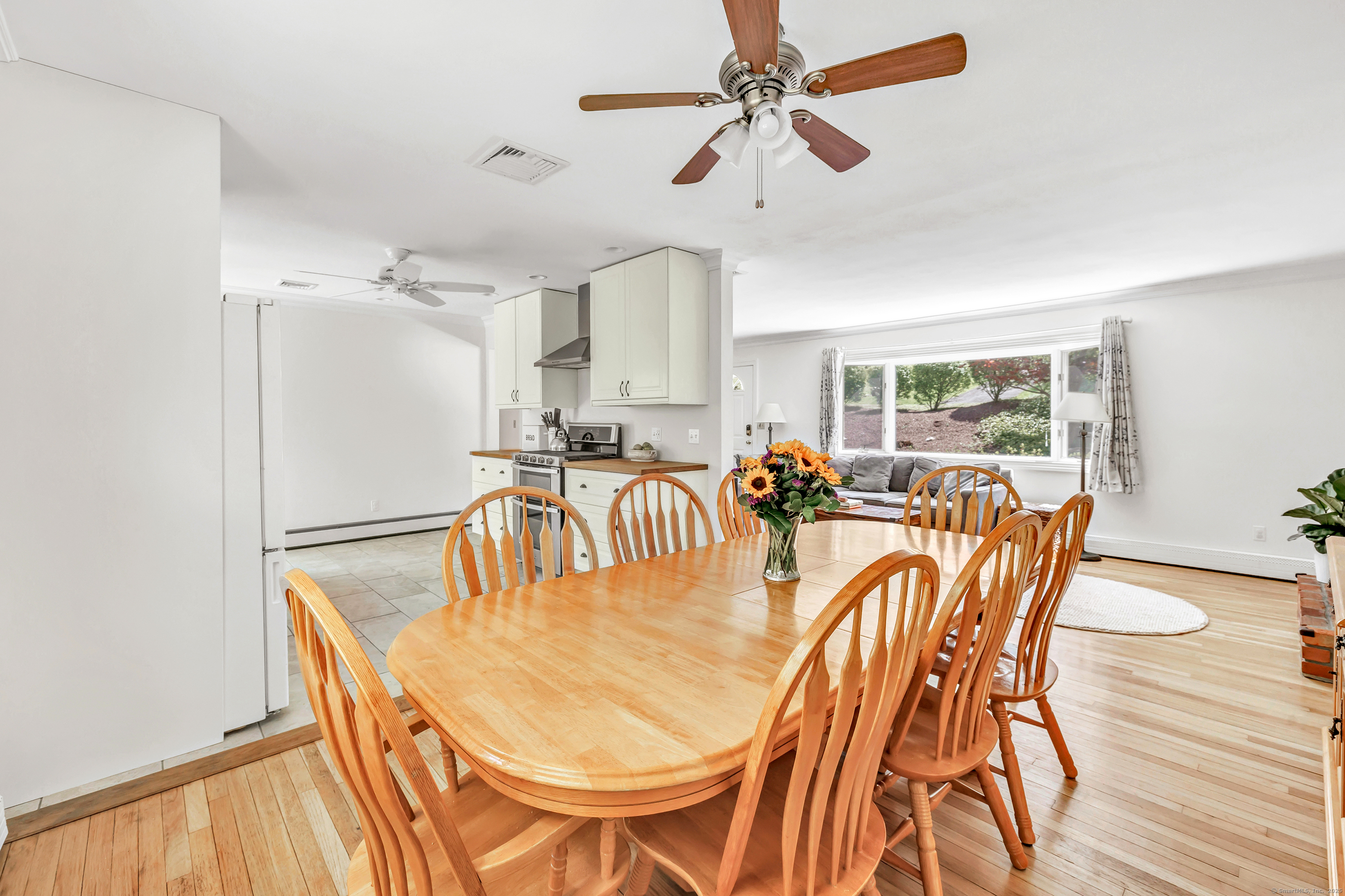 82 Village, Shelton, Connecticut 06484