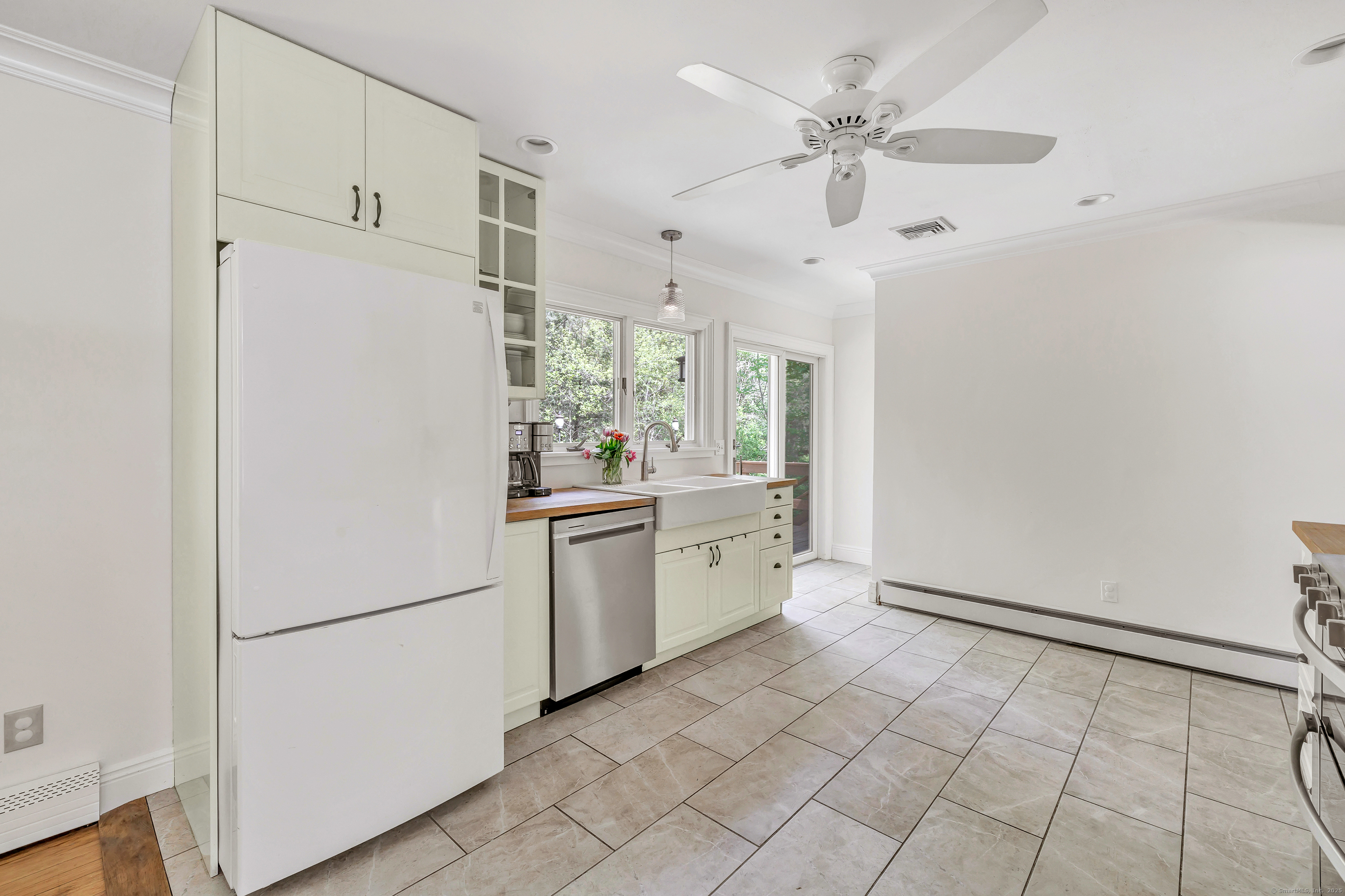 82 Village, Shelton, Connecticut 06484