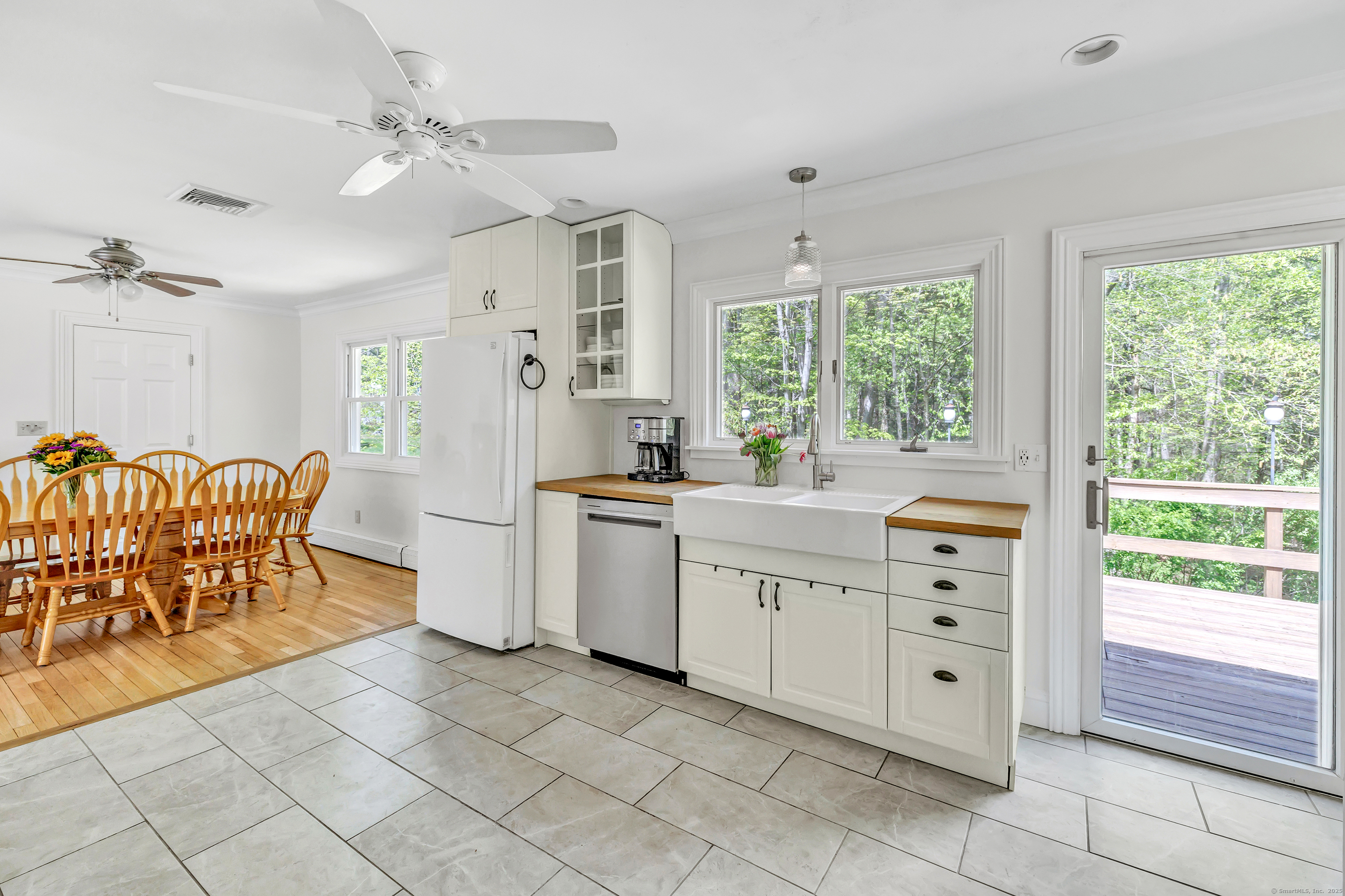 82 Village, Shelton, Connecticut 06484