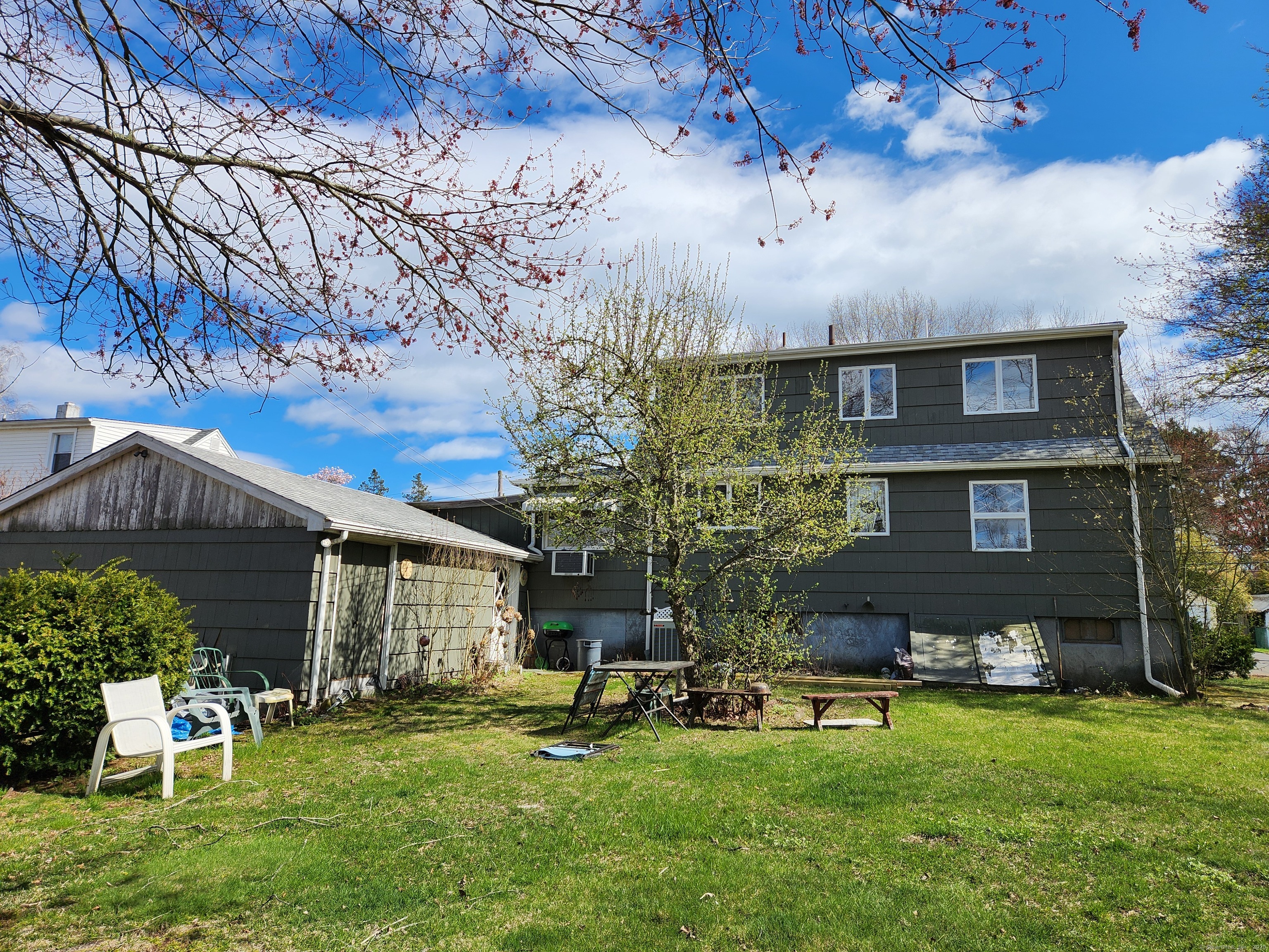 16 Vista, East Haven, Connecticut 06512