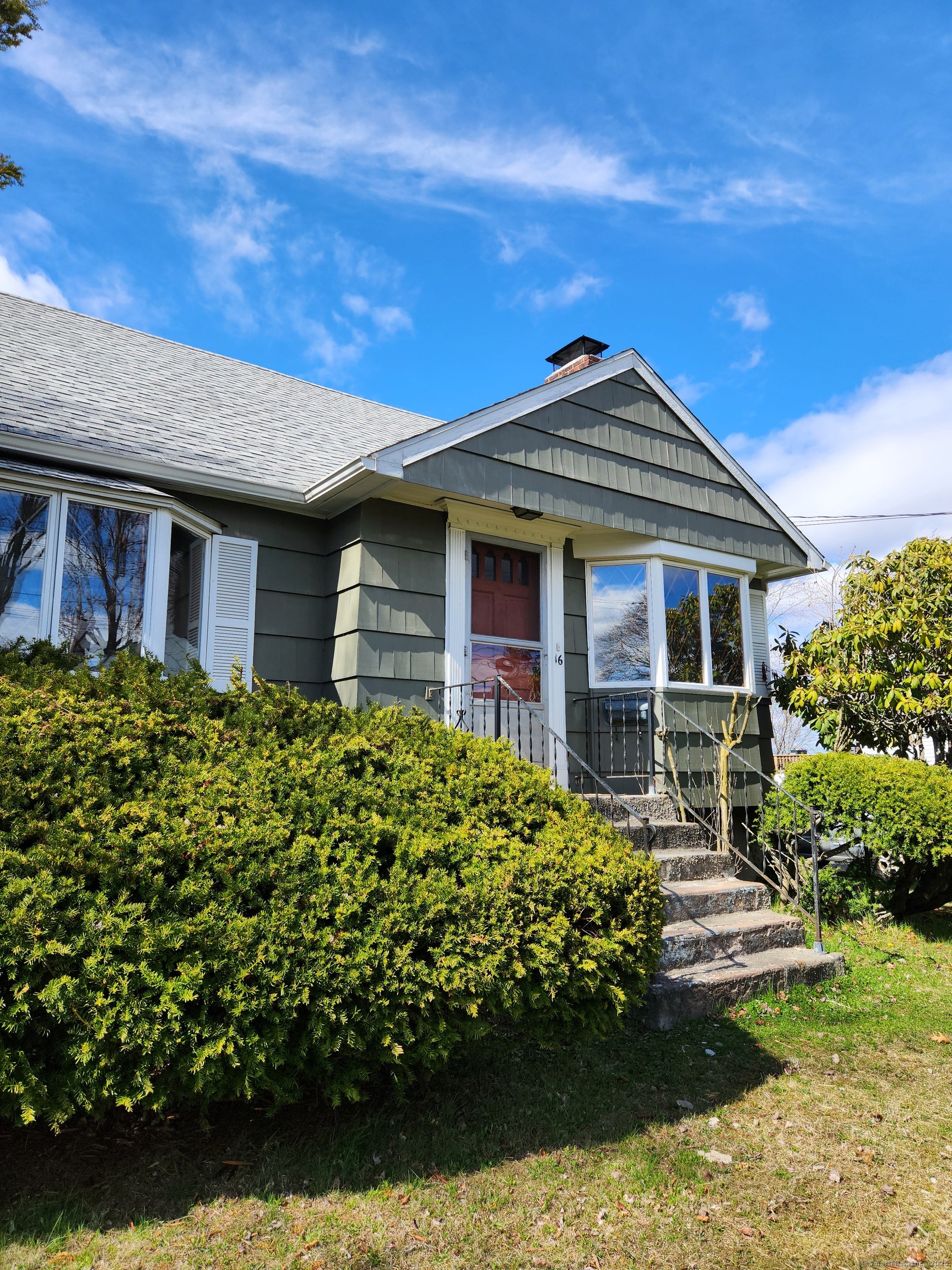 16 Vista, East Haven, Connecticut 06512