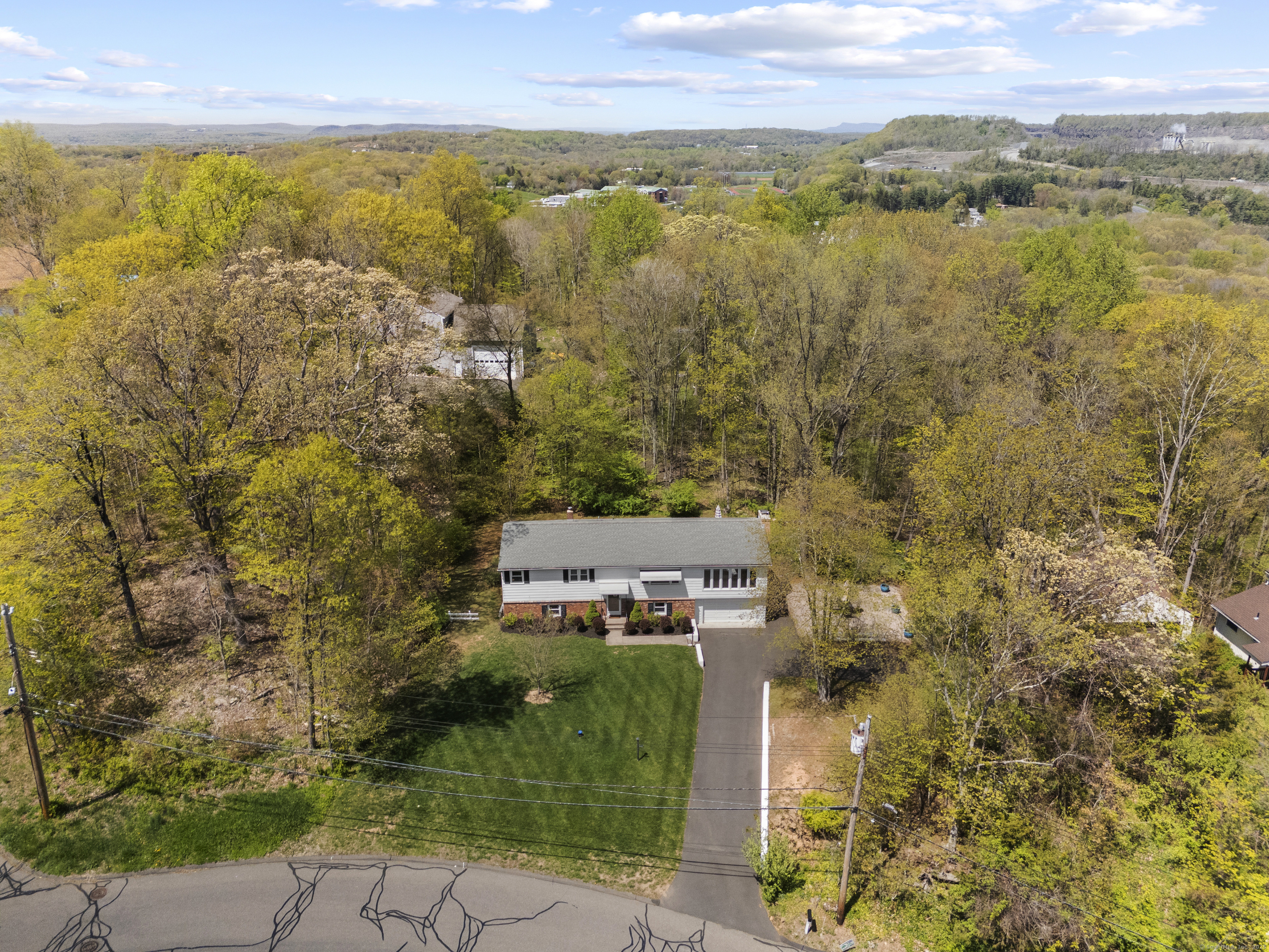 75 Summit, North Branford, Connecticut 06471