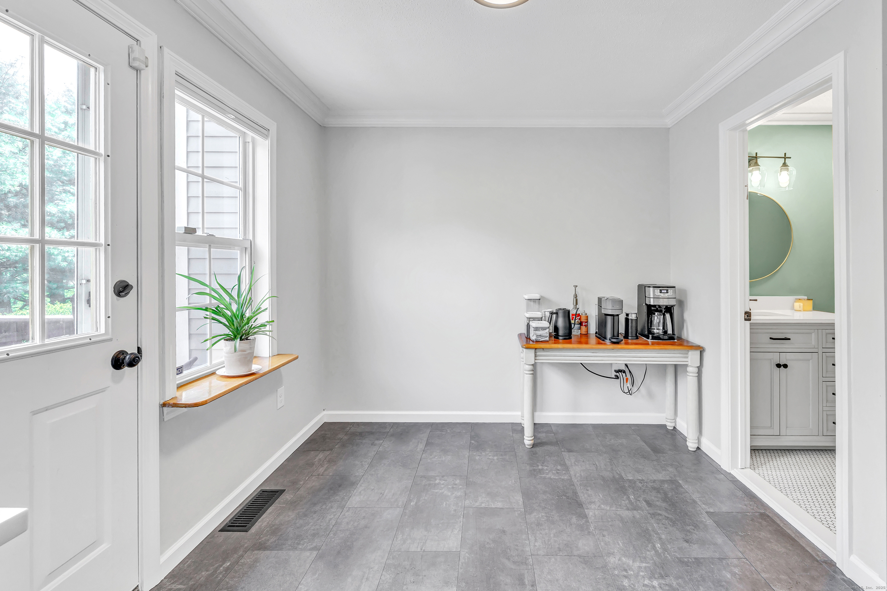 103 Paugusett, Trumbull, Connecticut 06611