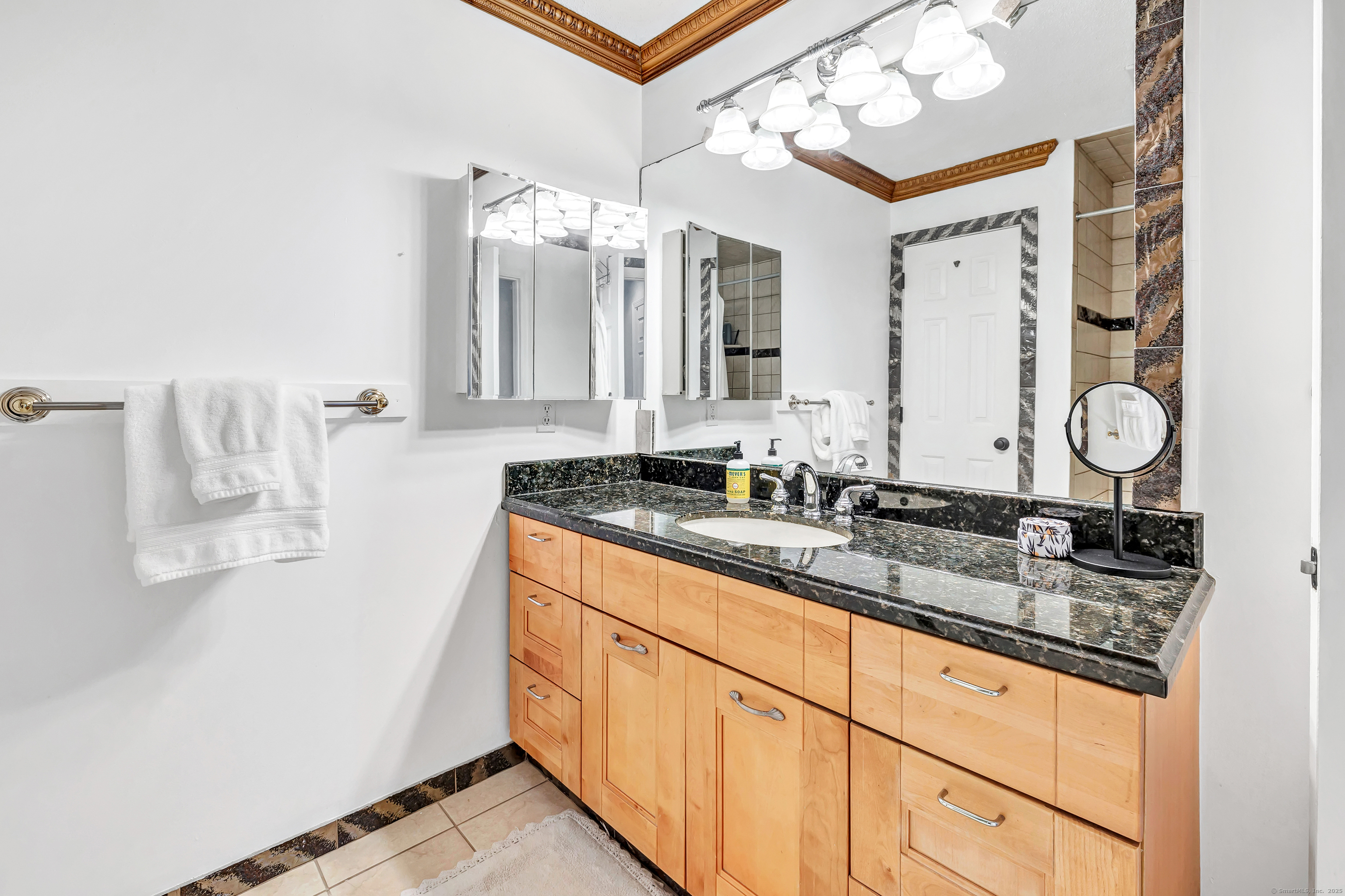 103 Paugusett, Trumbull, Connecticut 06611