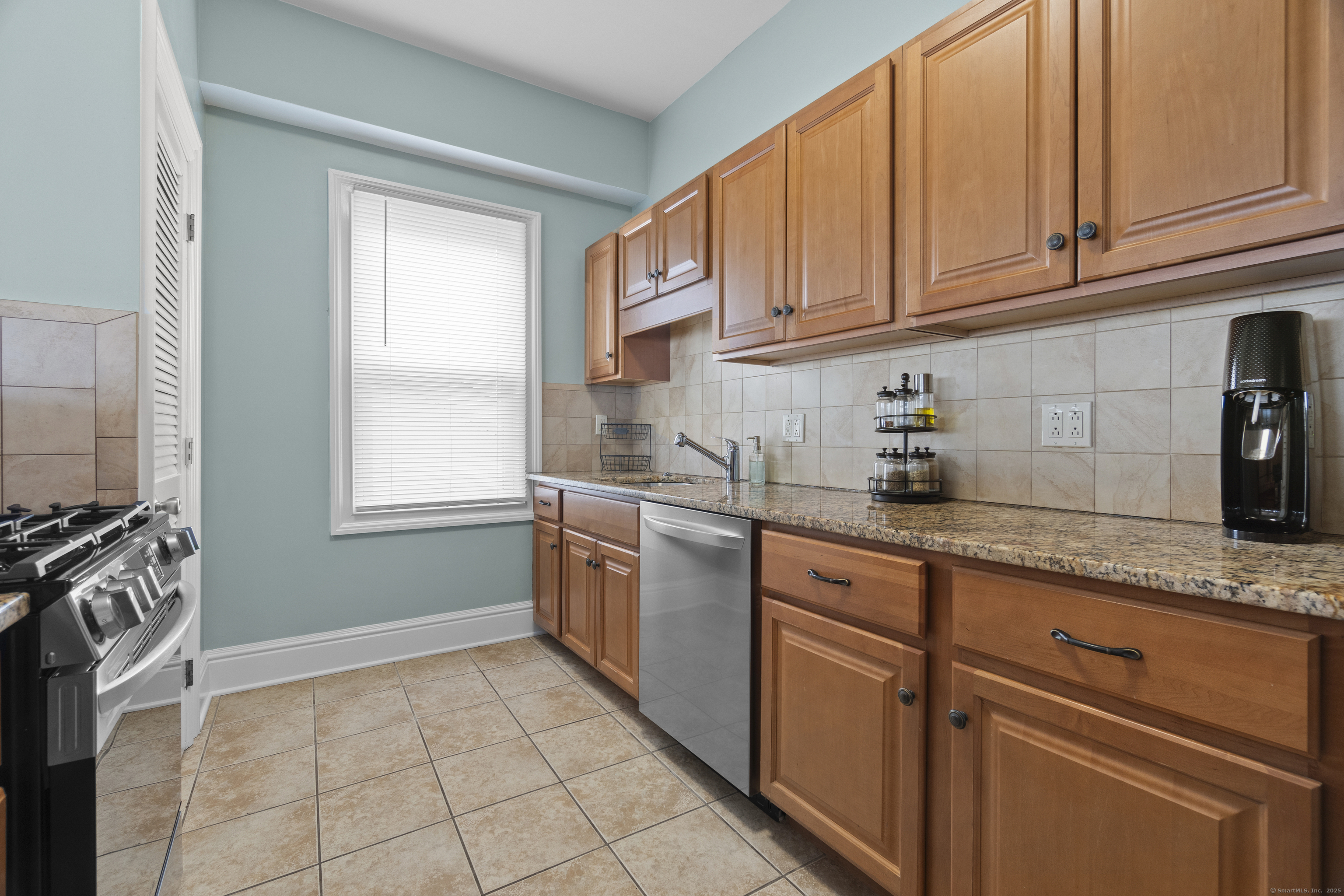 2 Jamaica, East Haven, Connecticut 06512