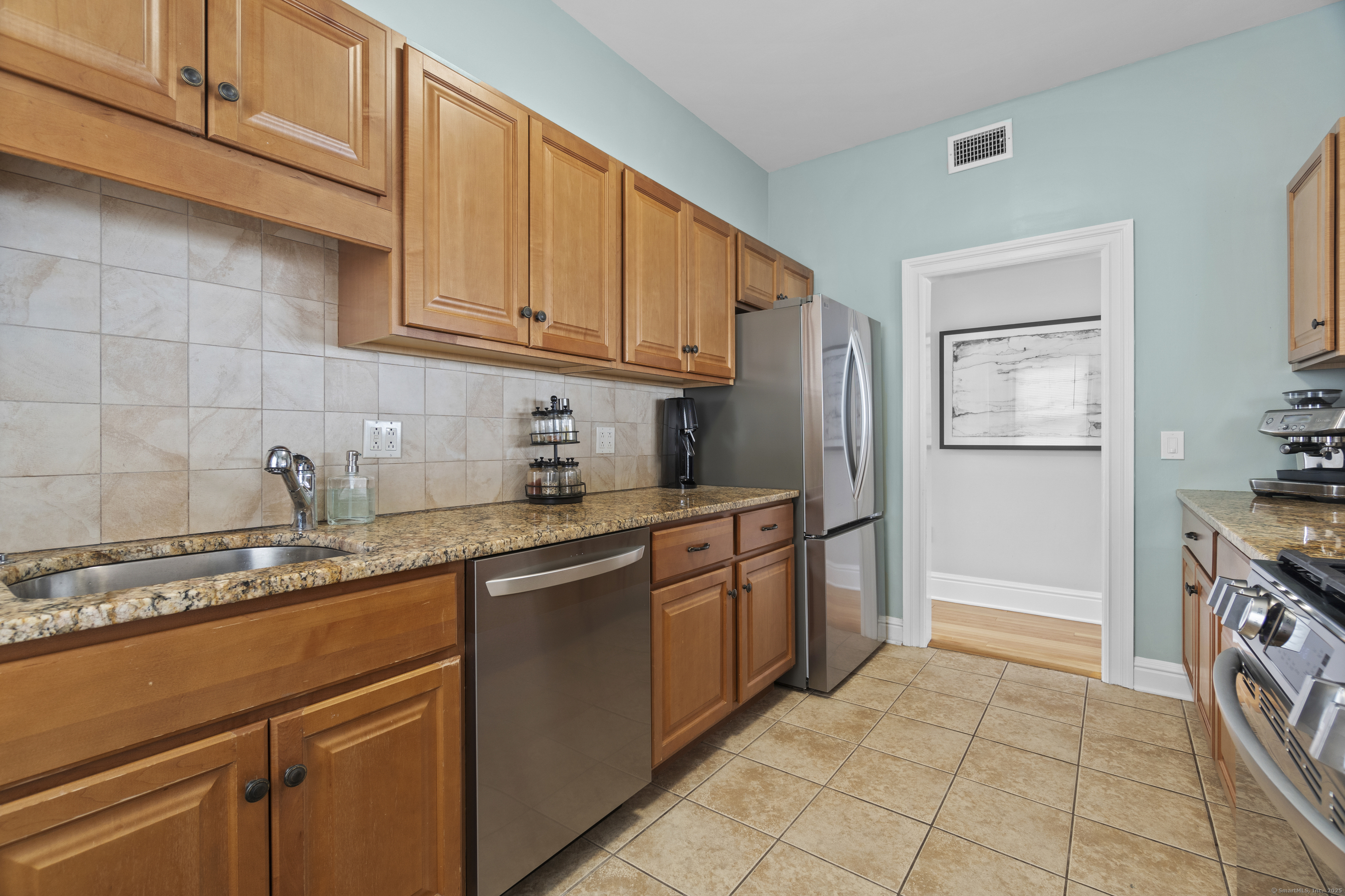 2 Jamaica, East Haven, Connecticut 06512