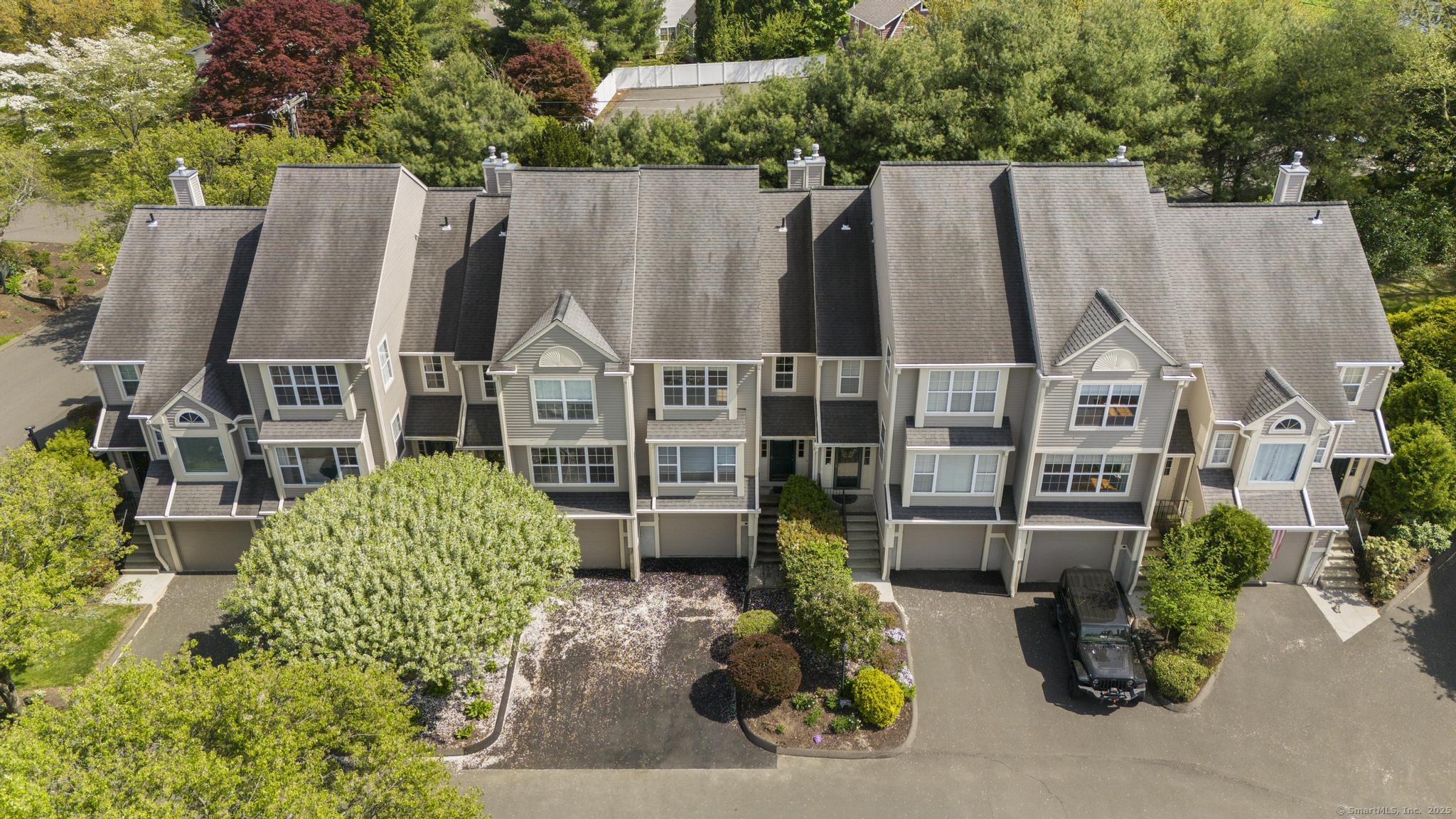 107 Paugusett, Trumbull, Connecticut 06611