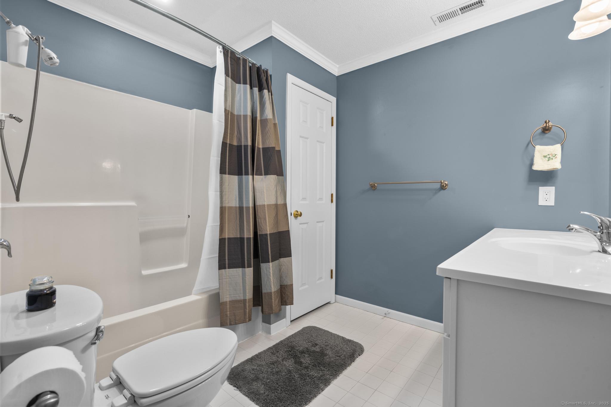 107 Paugusett, Trumbull, Connecticut 06611
