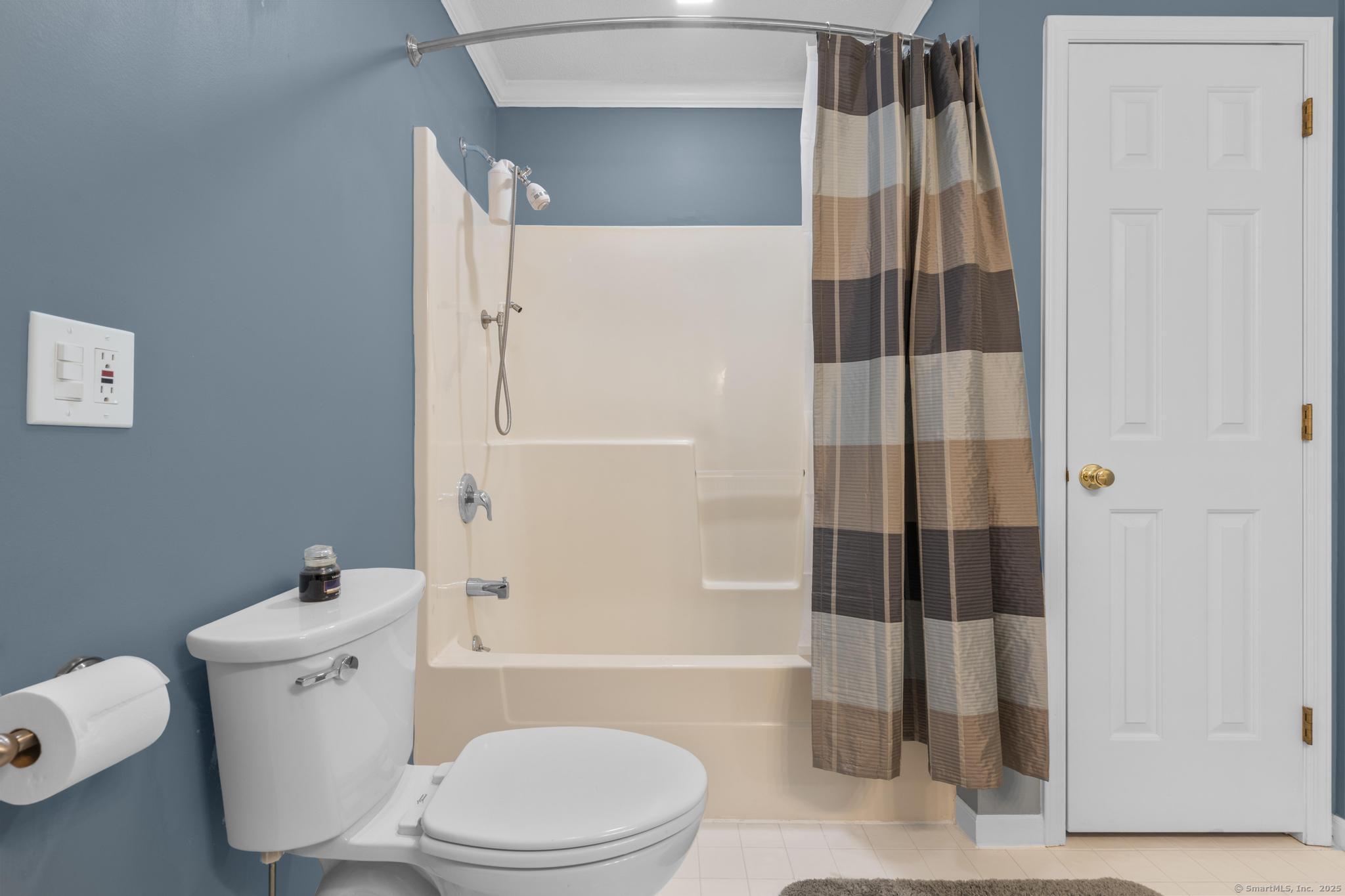 107 Paugusett, Trumbull, Connecticut 06611