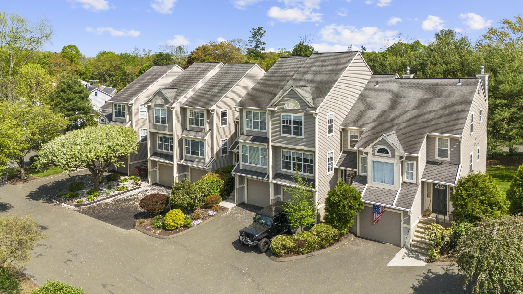 107 Paugusett, Trumbull, Connecticut 06611
