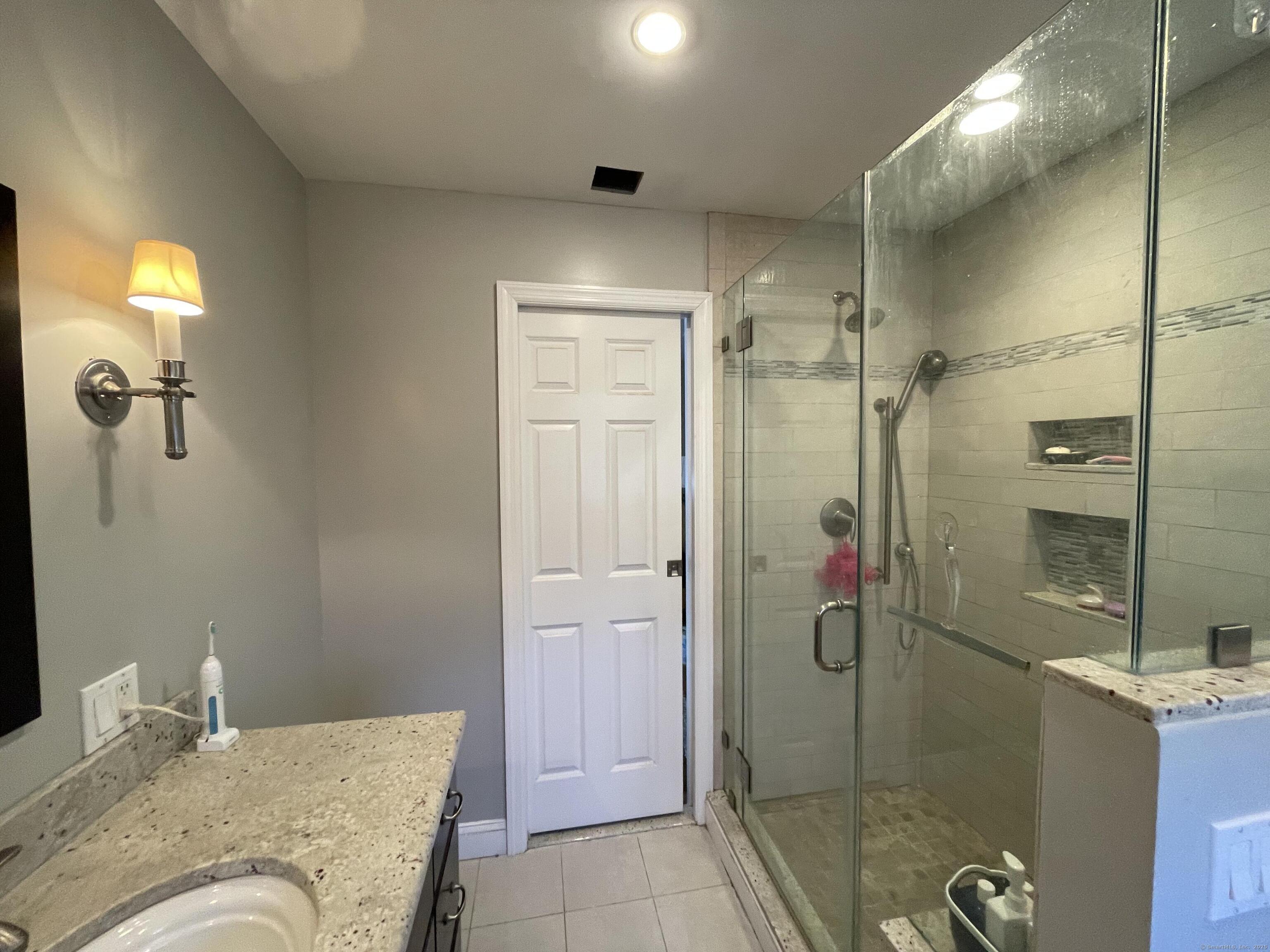 20 Jewel, New Fairfield, Connecticut 06812