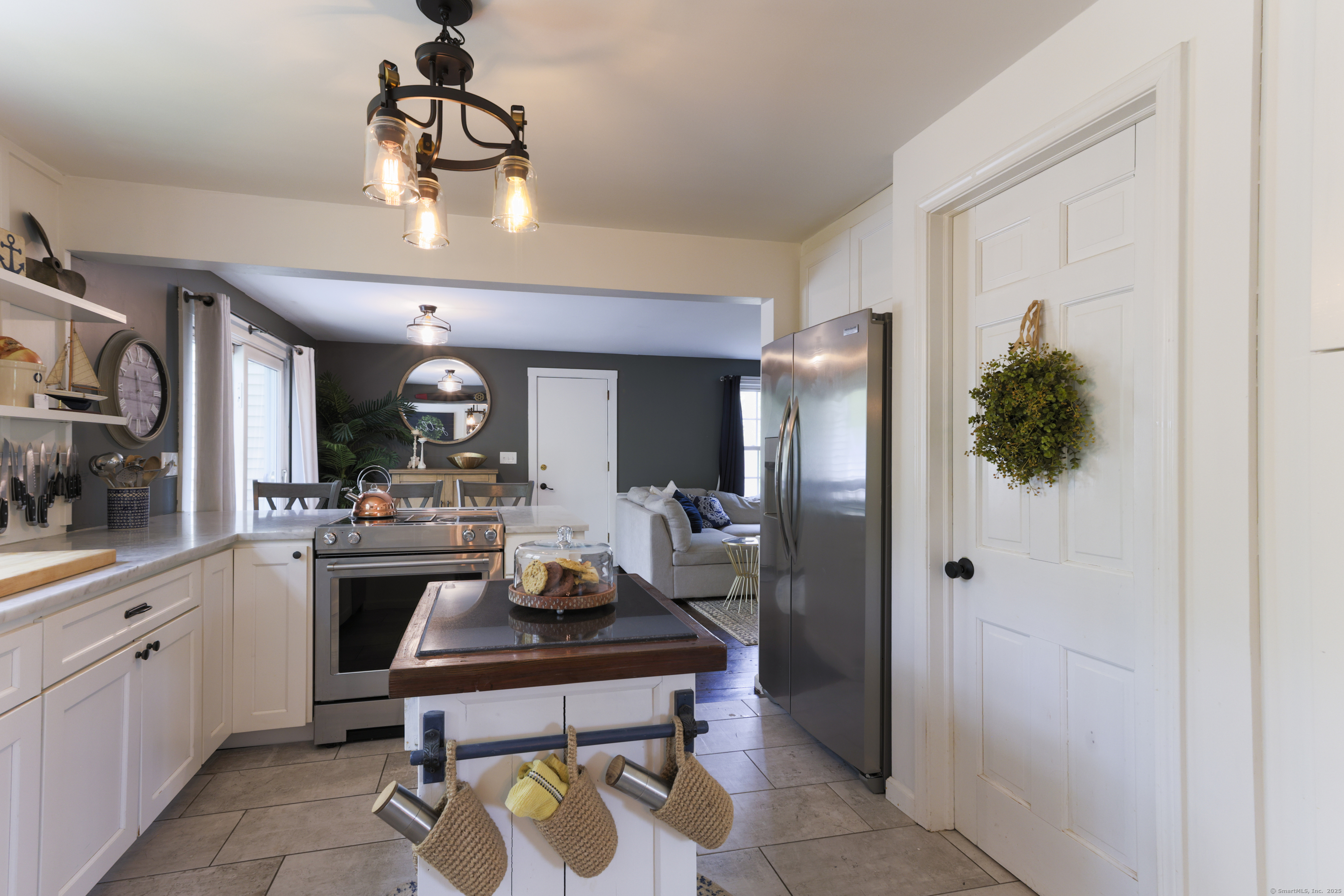 81 Colonial, Madison, Connecticut 06443