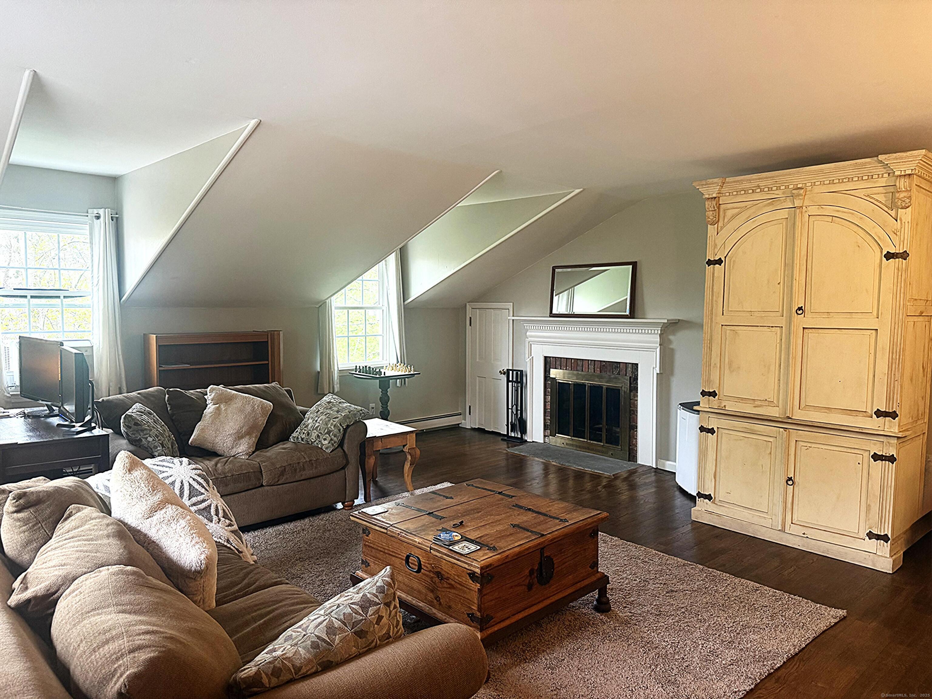 11 Ridge, Newtown, Connecticut 06470