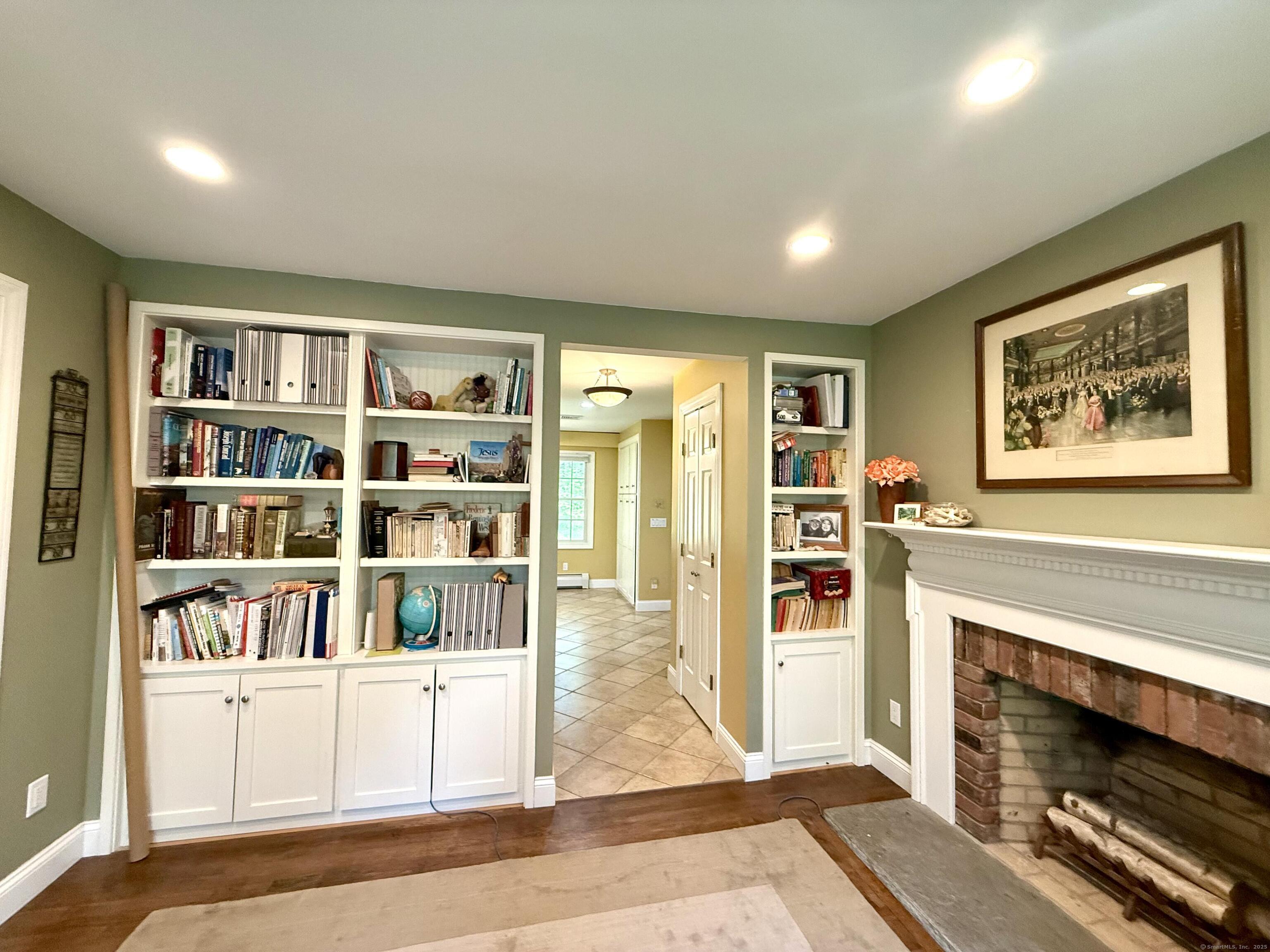 11 Ridge, Newtown, Connecticut 06470