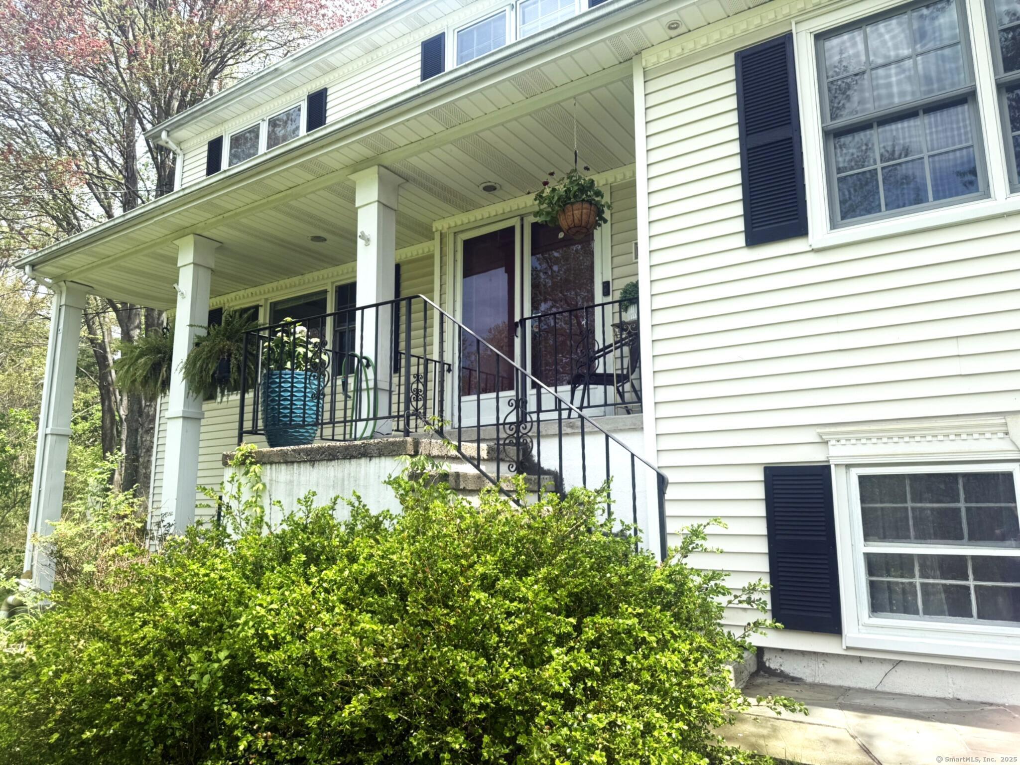 11 Ridge, Newtown, Connecticut 06470