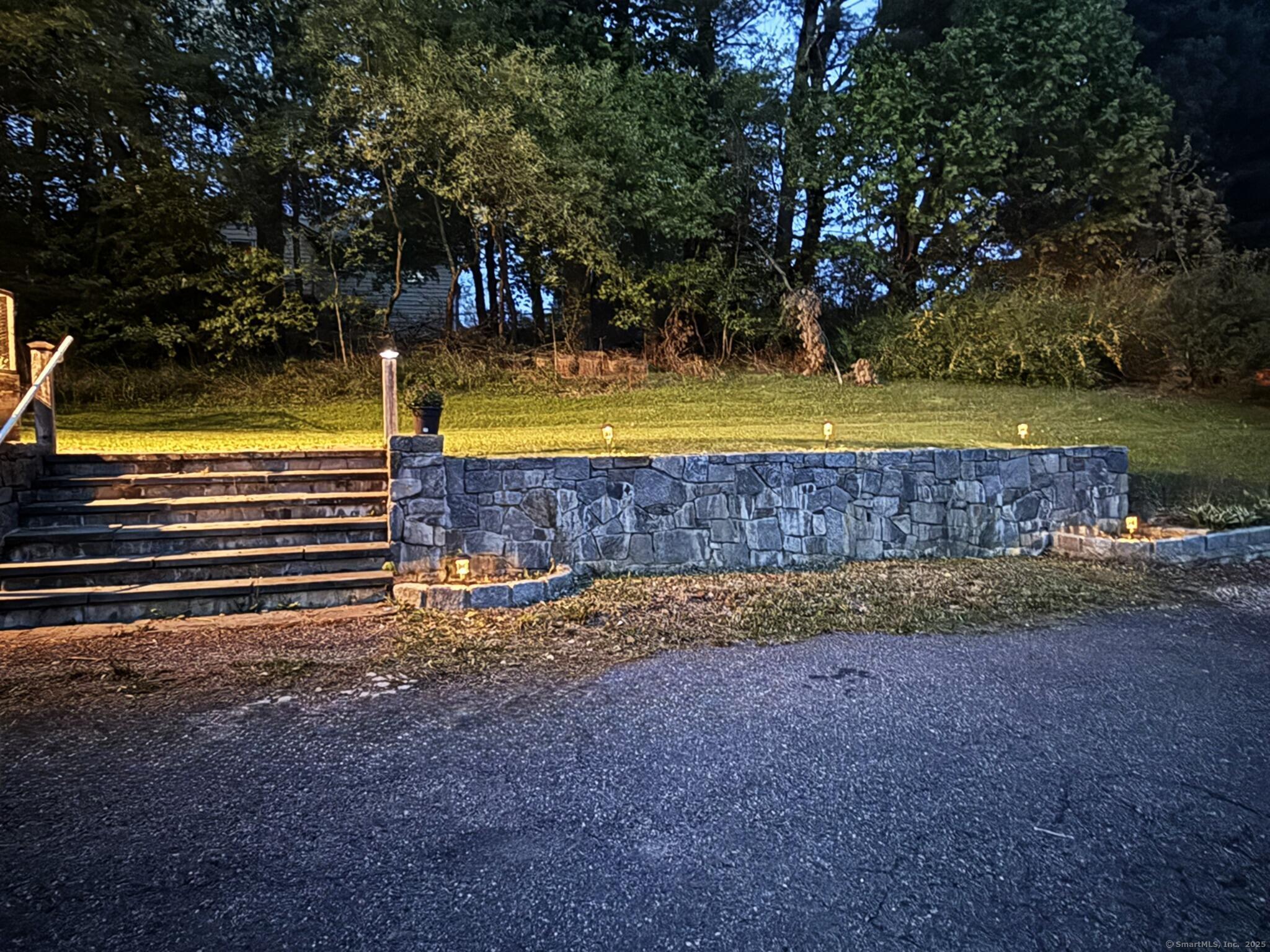 11 Ridge, Newtown, Connecticut 06470