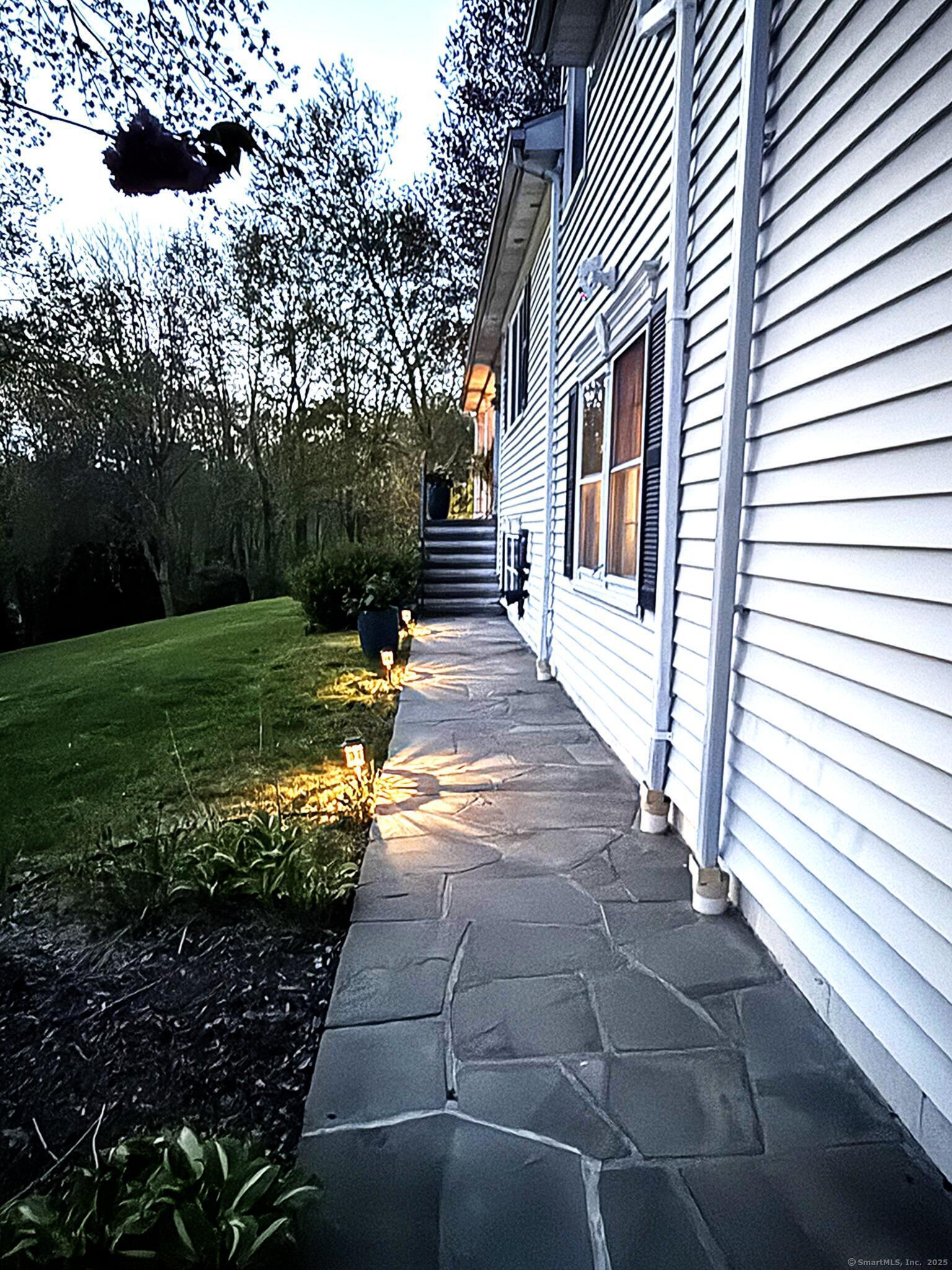 11 Ridge, Newtown, Connecticut 06470