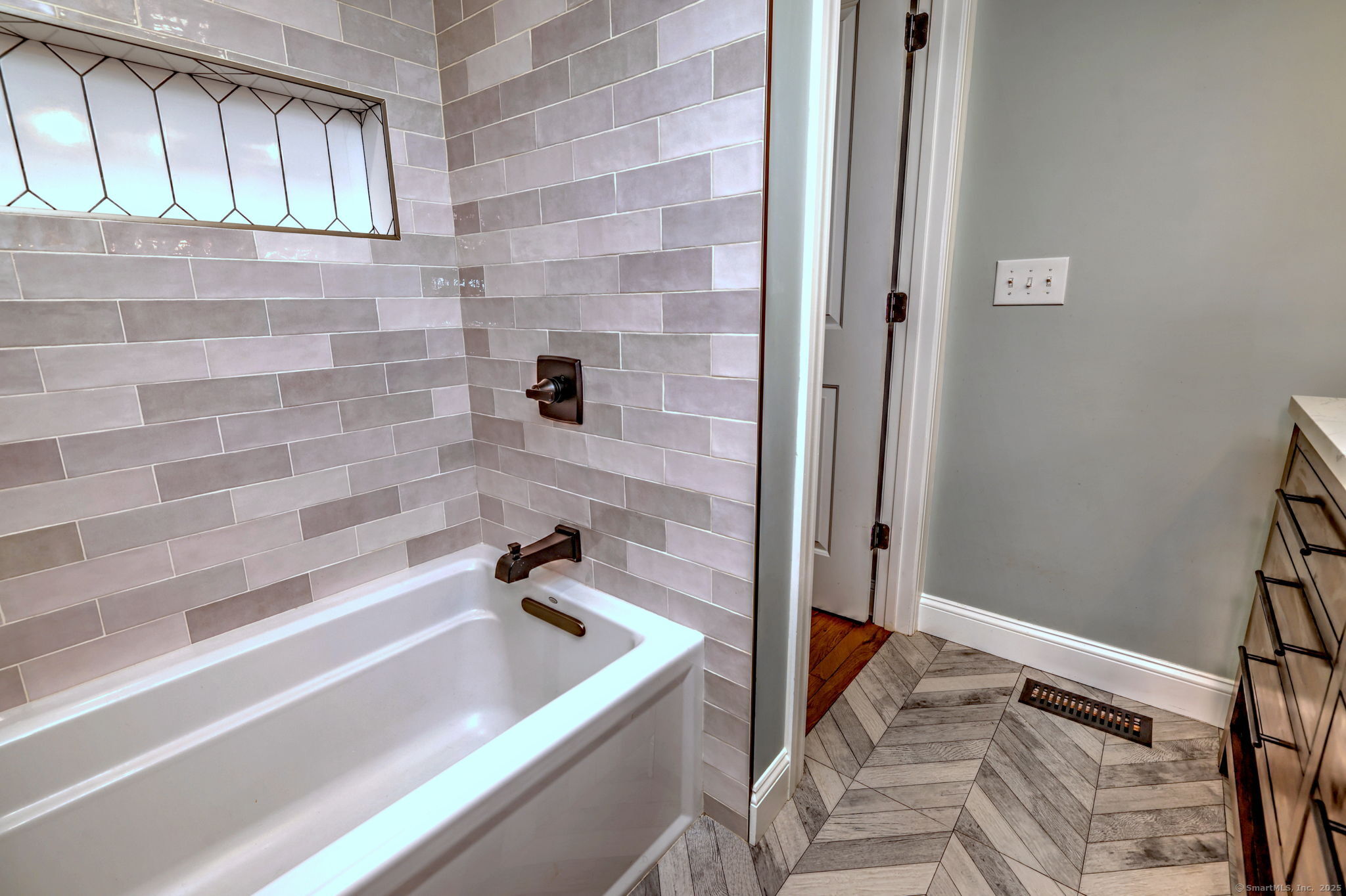 52 Canterbury, Milford, Connecticut 06460