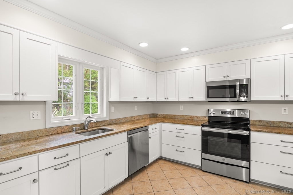 5 Tarone, Norwalk, Connecticut 06851