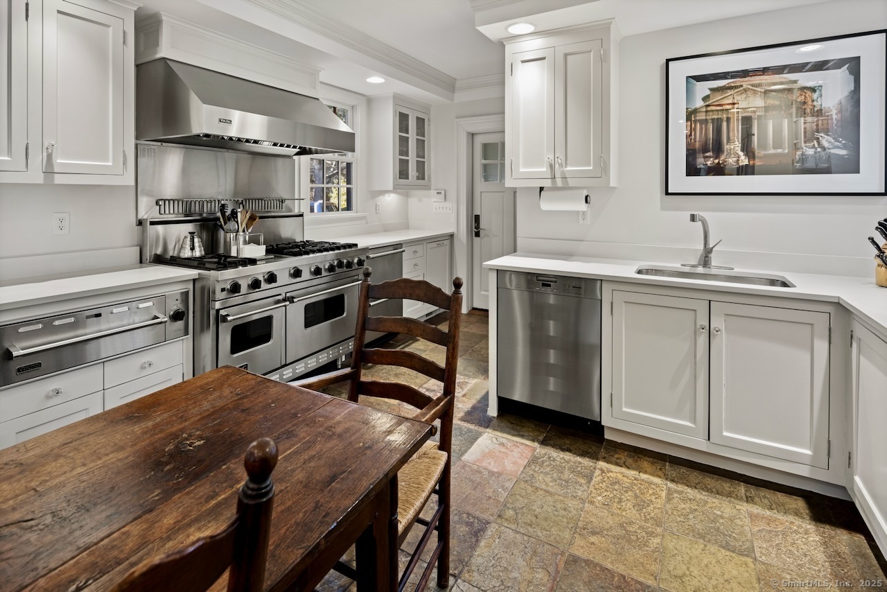 3113 Bronson, Fairfield, Connecticut 06824