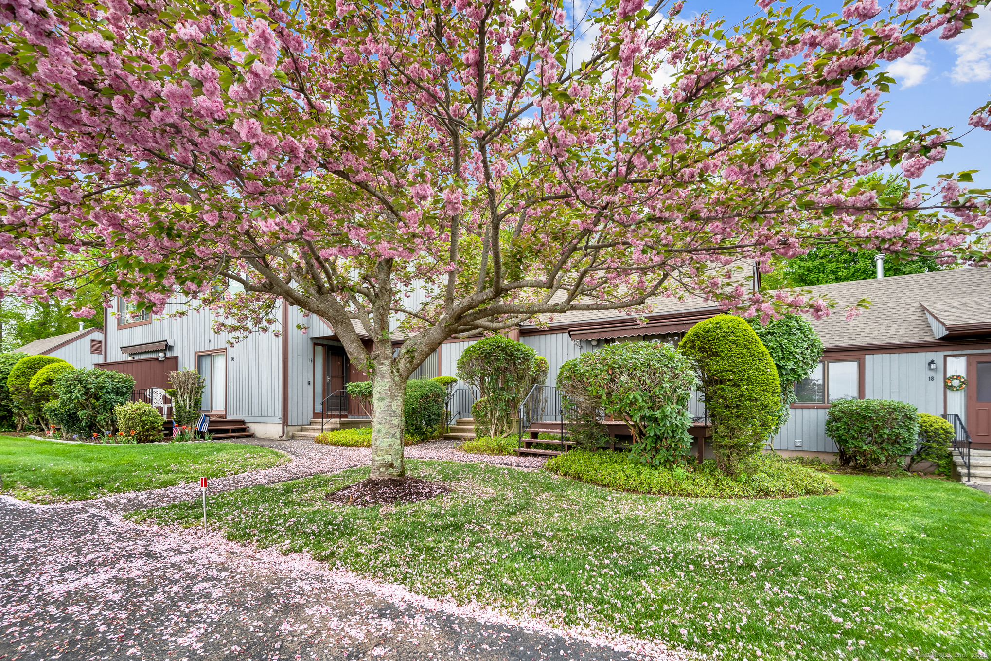 17 Shepard Hill, Hamden, Connecticut 06514