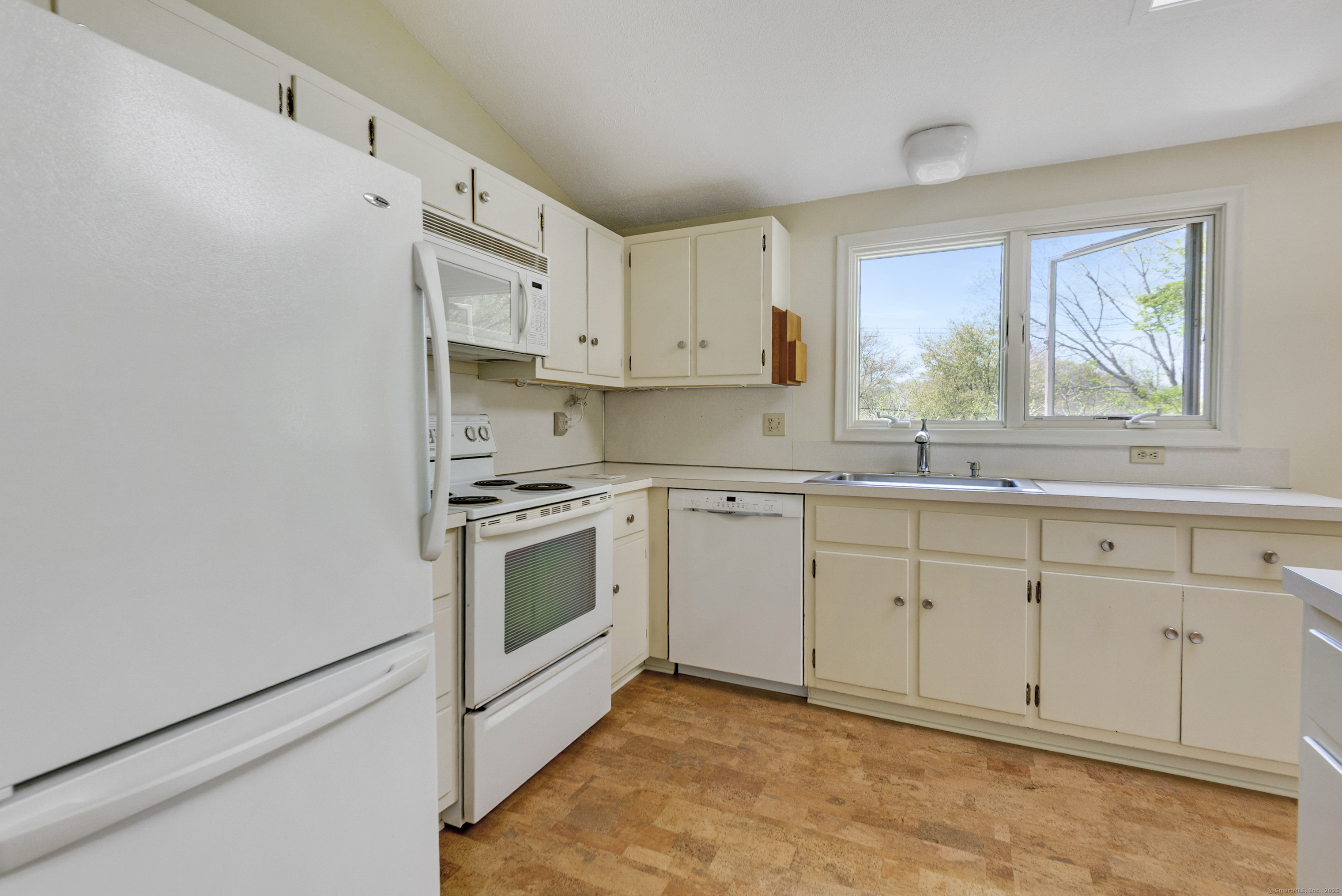 102 Colonial, Guilford, Connecticut 06437