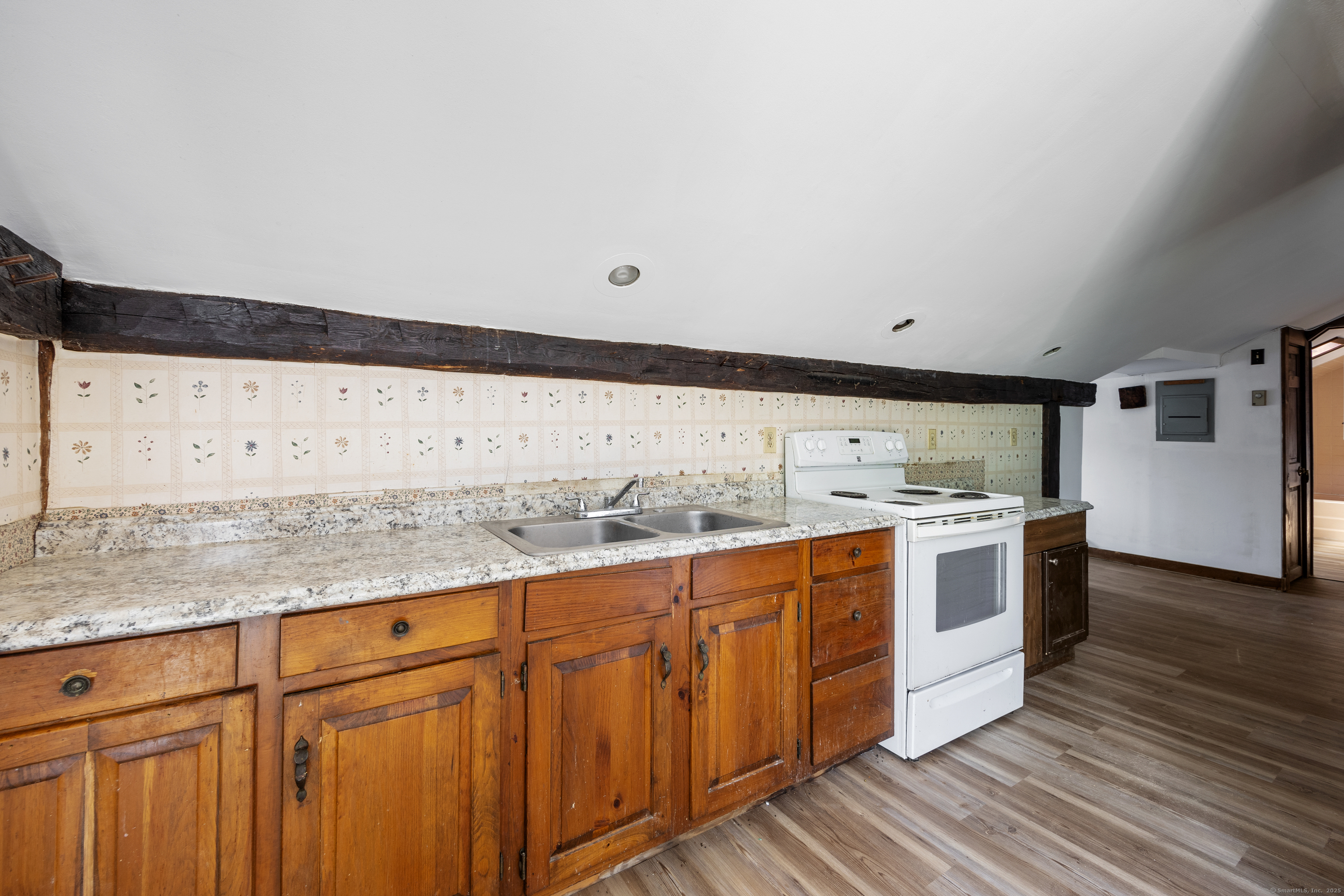16 High, Meriden, Connecticut 06450