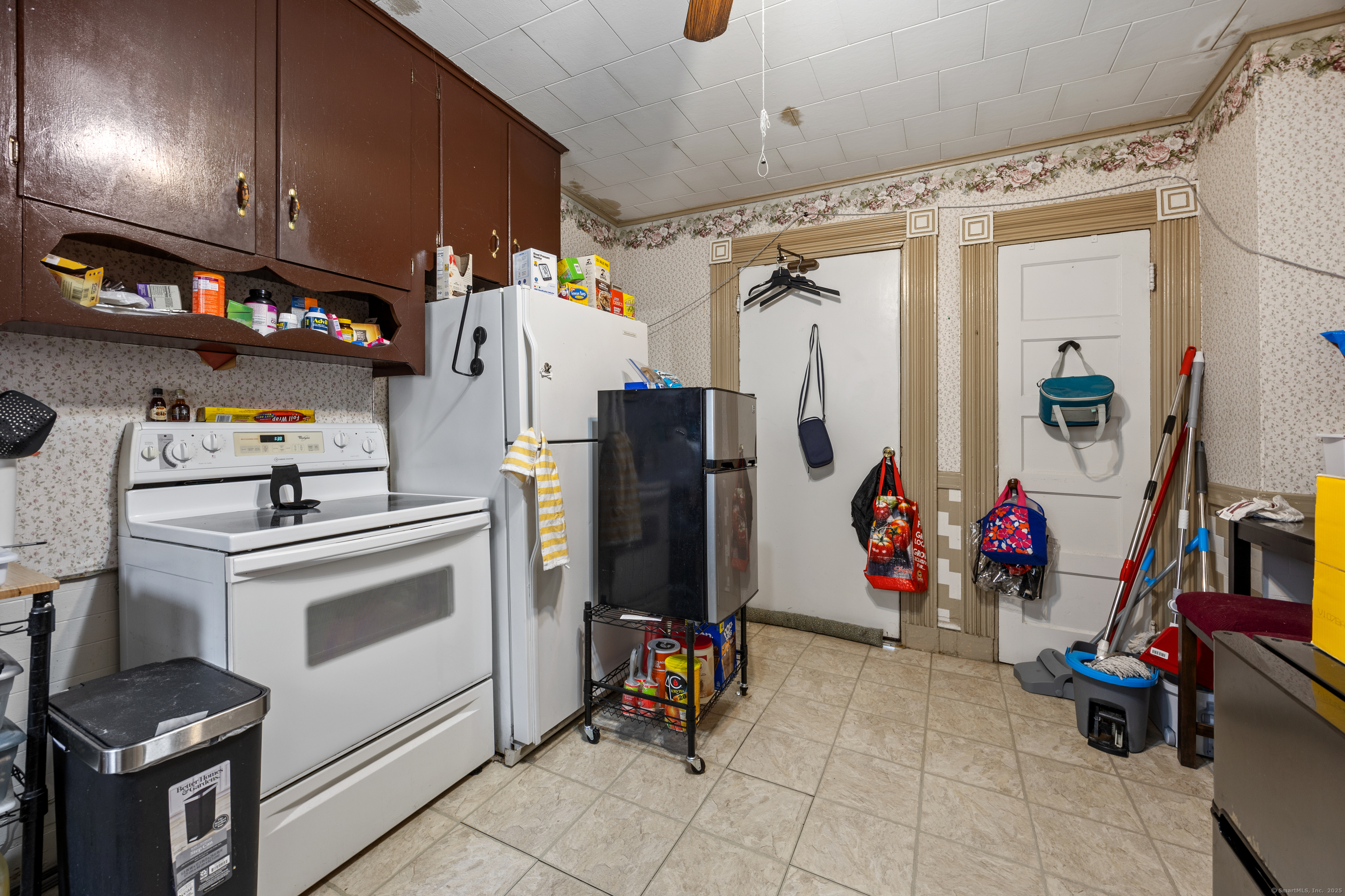 16 High, Meriden, Connecticut 06450