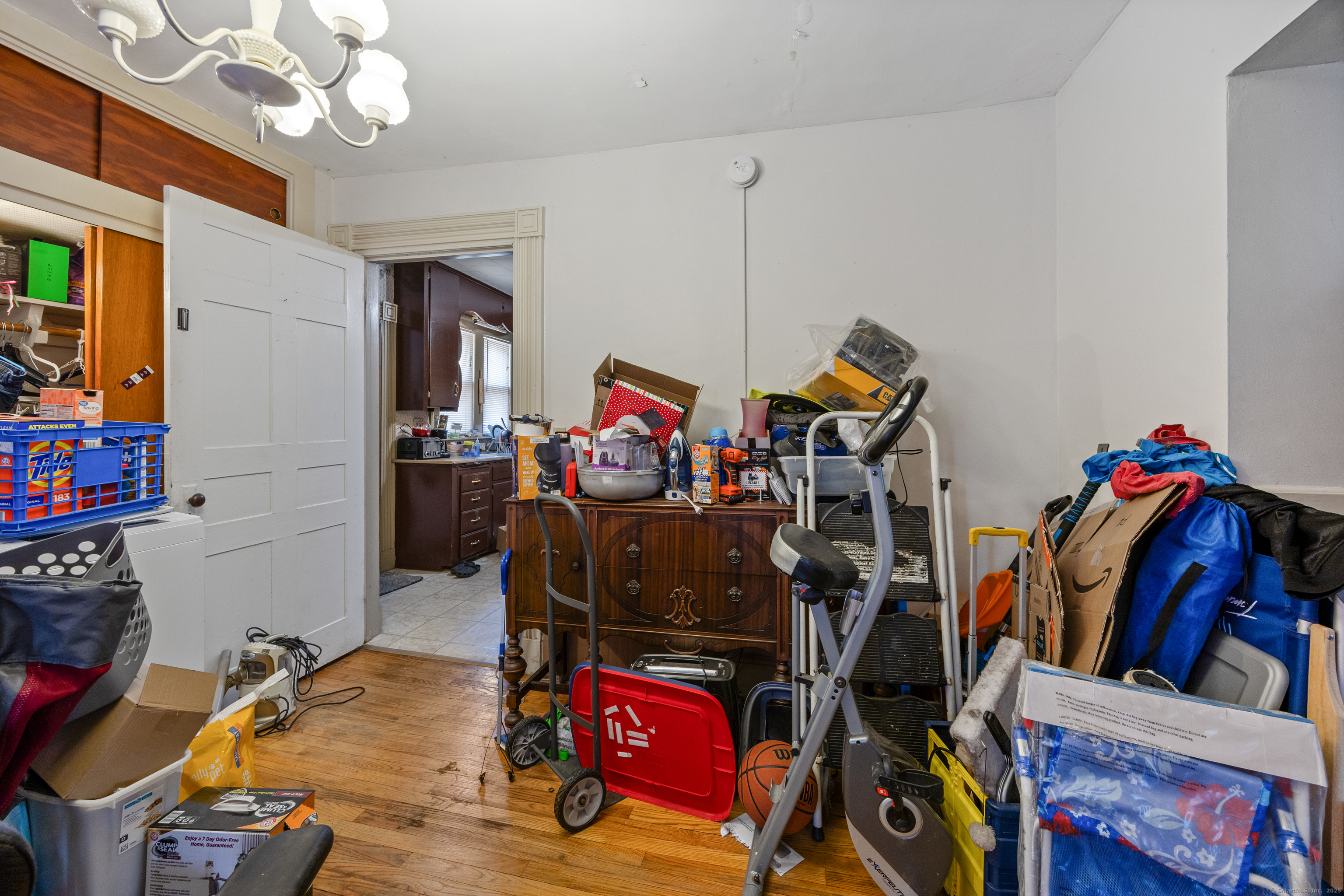 16 High, Meriden, Connecticut 06450