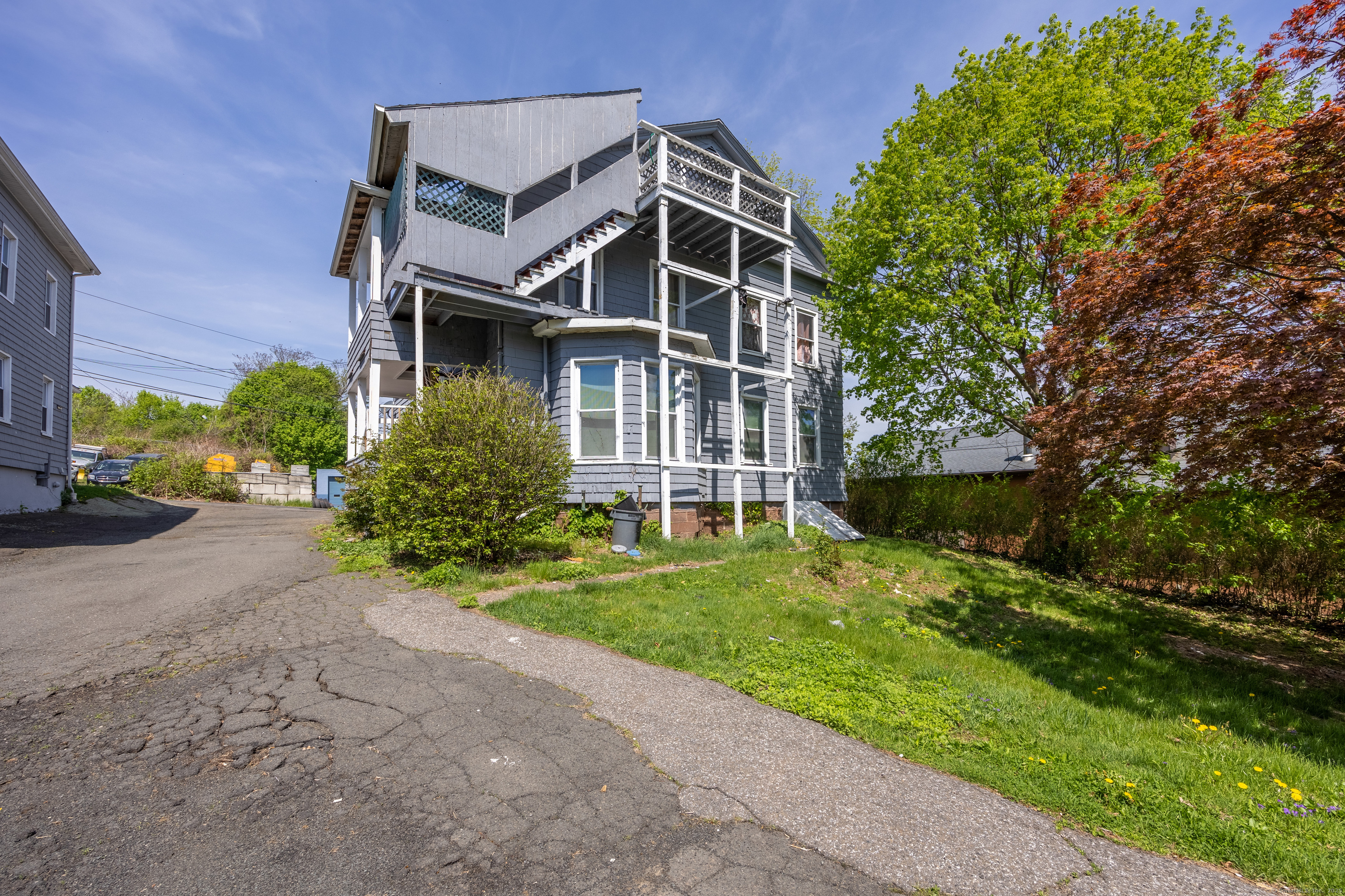 16 High, Meriden, Connecticut 06450