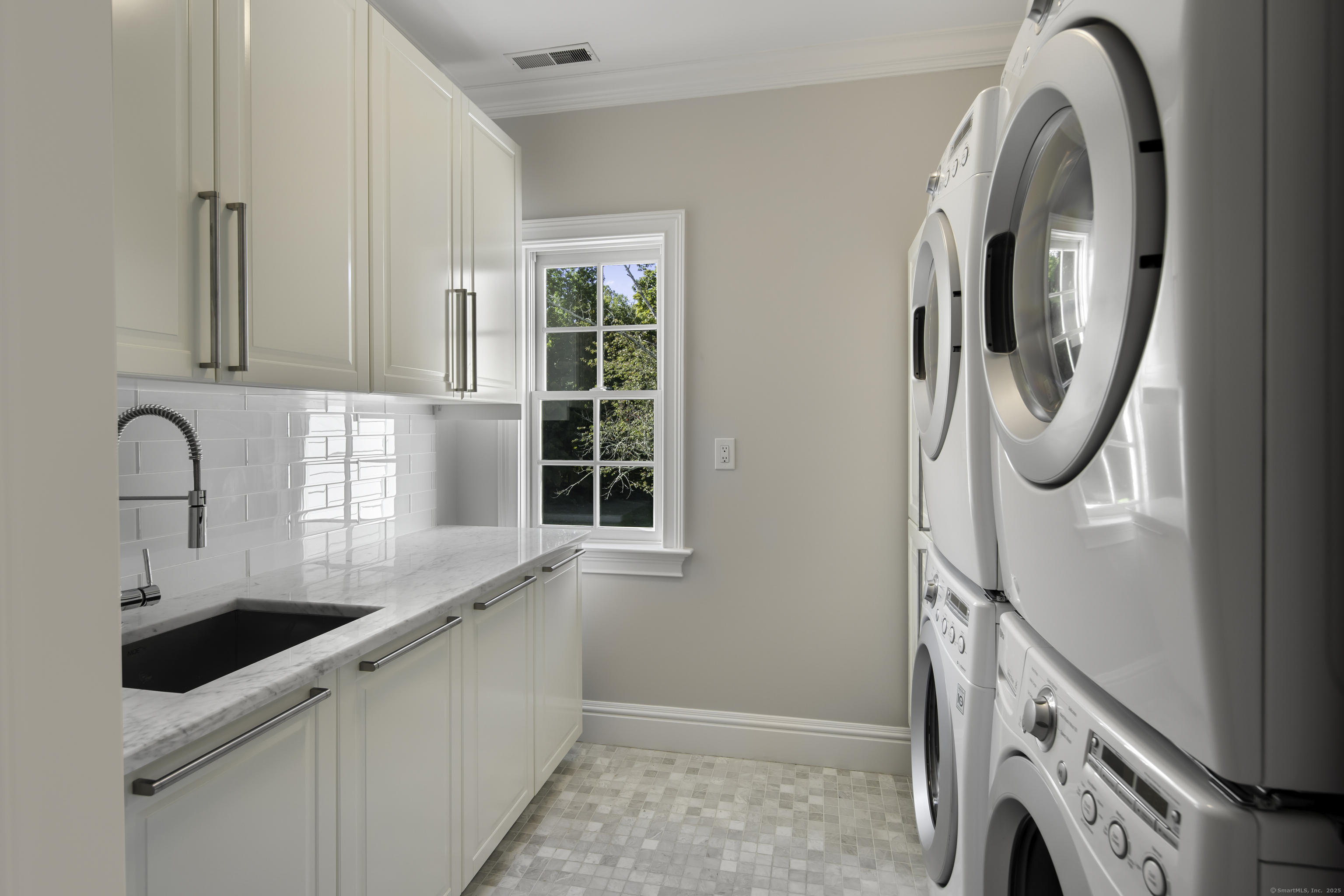 279 Old Stamford, New Canaan, Connecticut 06840