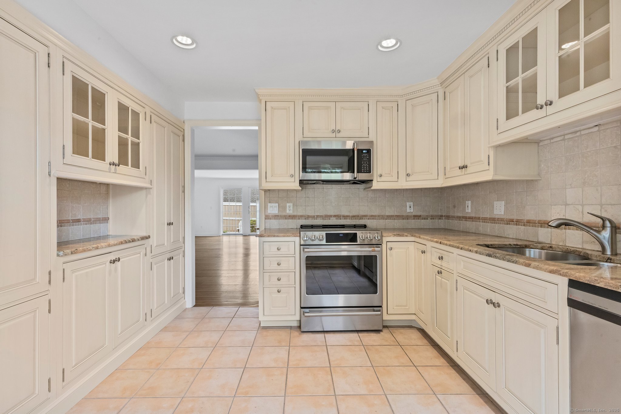 205 Main, New Canaan, Connecticut 06840