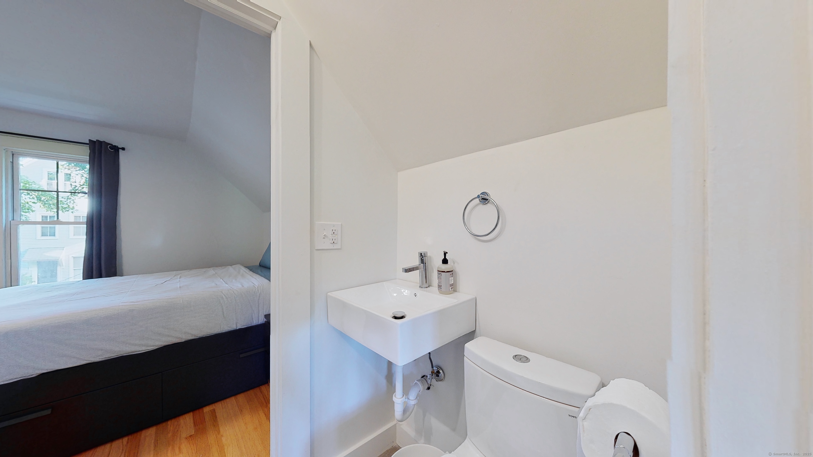 88-1/2 Edwards, New Haven, 06511, 3 Bedrooms Bedrooms, ,1 BathroomBathrooms,Residential Rental,For Sale,Edwards,24093618