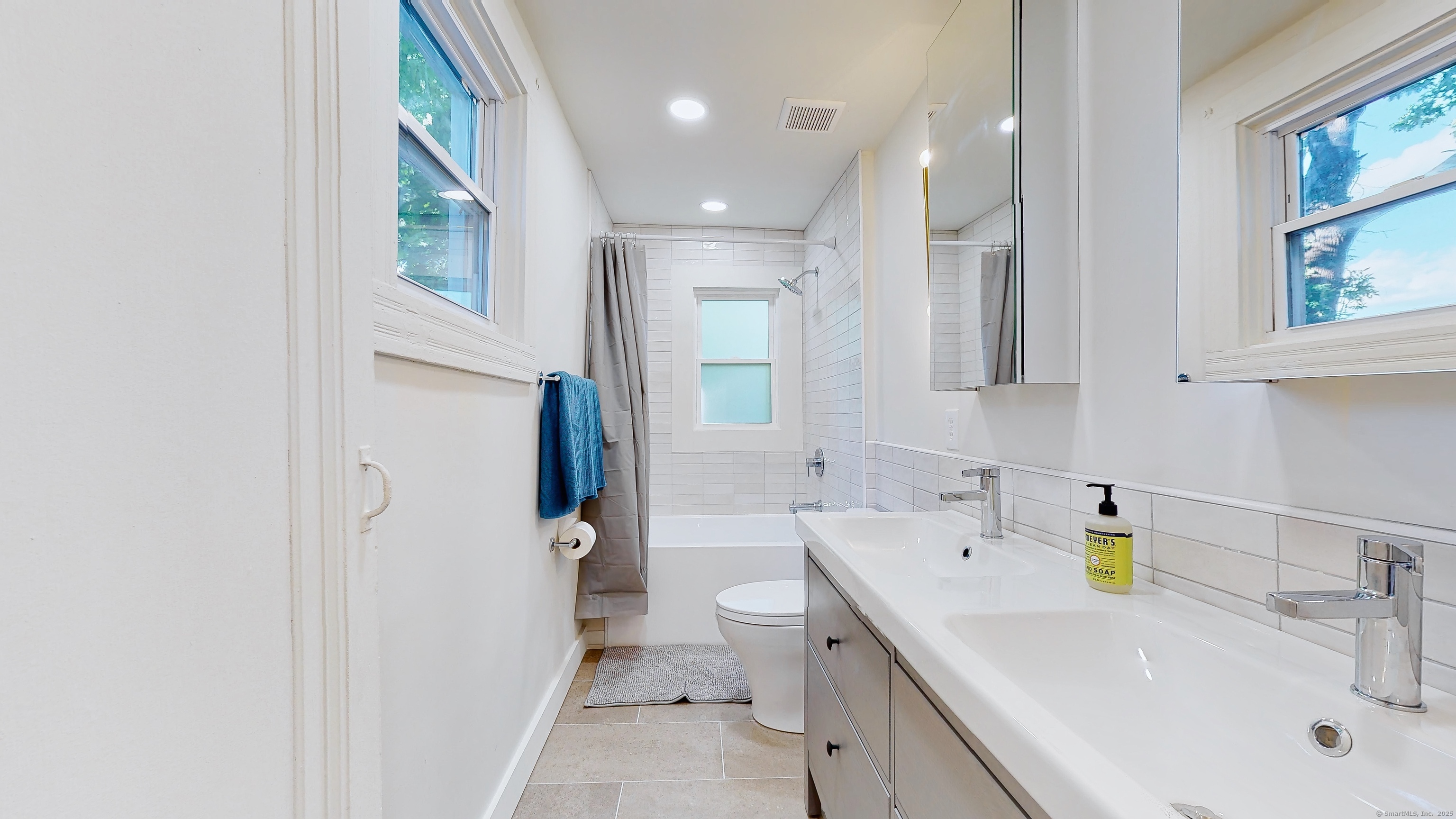 88-1/2 Edwards, New Haven, 06511, 3 Bedrooms Bedrooms, ,1 BathroomBathrooms,Residential Rental,For Sale,Edwards,24093618