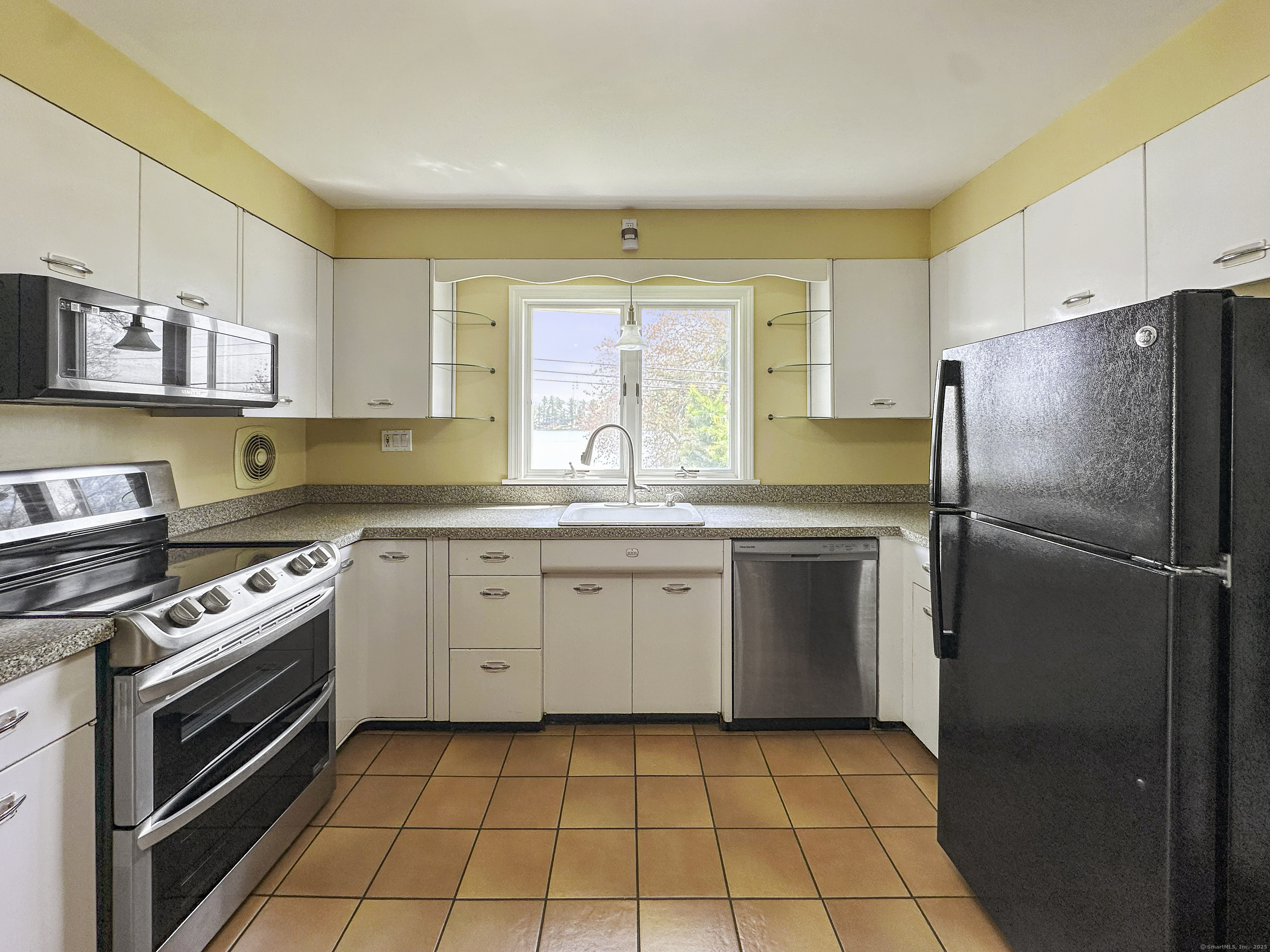 870 Lakeside, Bridgeport, Connecticut 06606