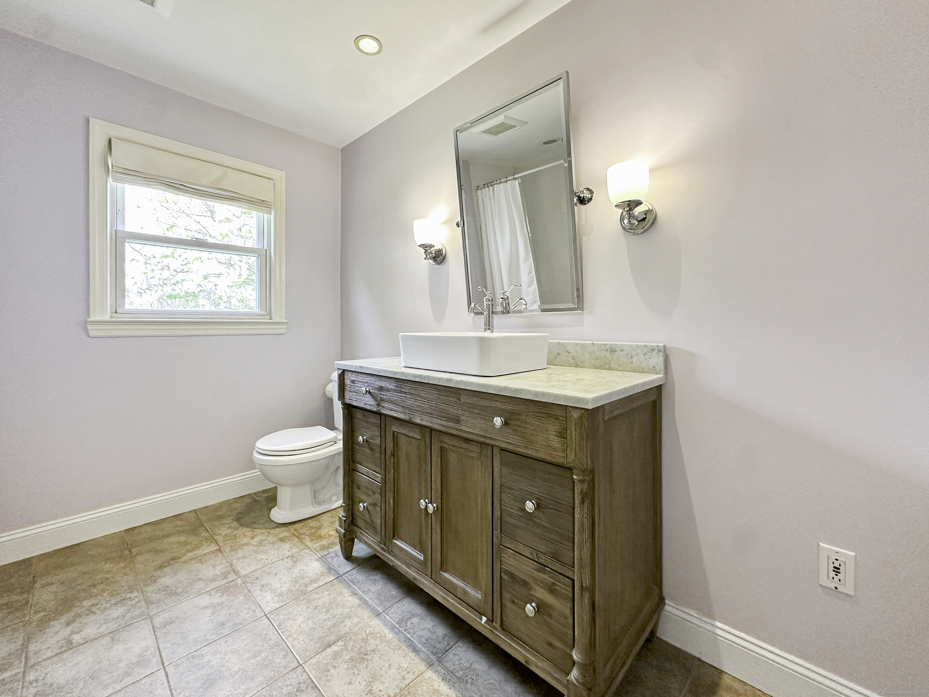 870 Lakeside, Bridgeport, Connecticut 06606