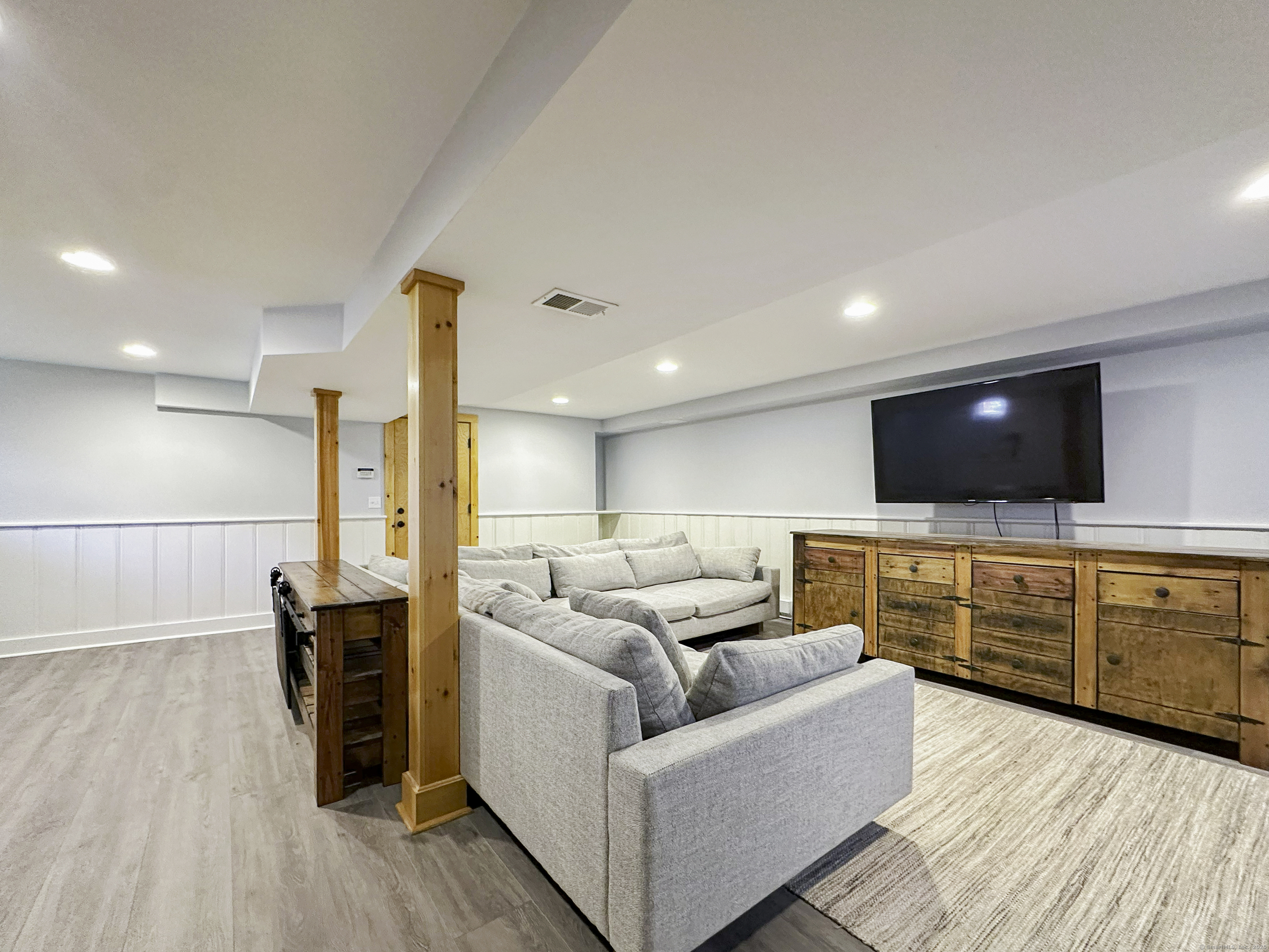870 Lakeside, Bridgeport, Connecticut 06606