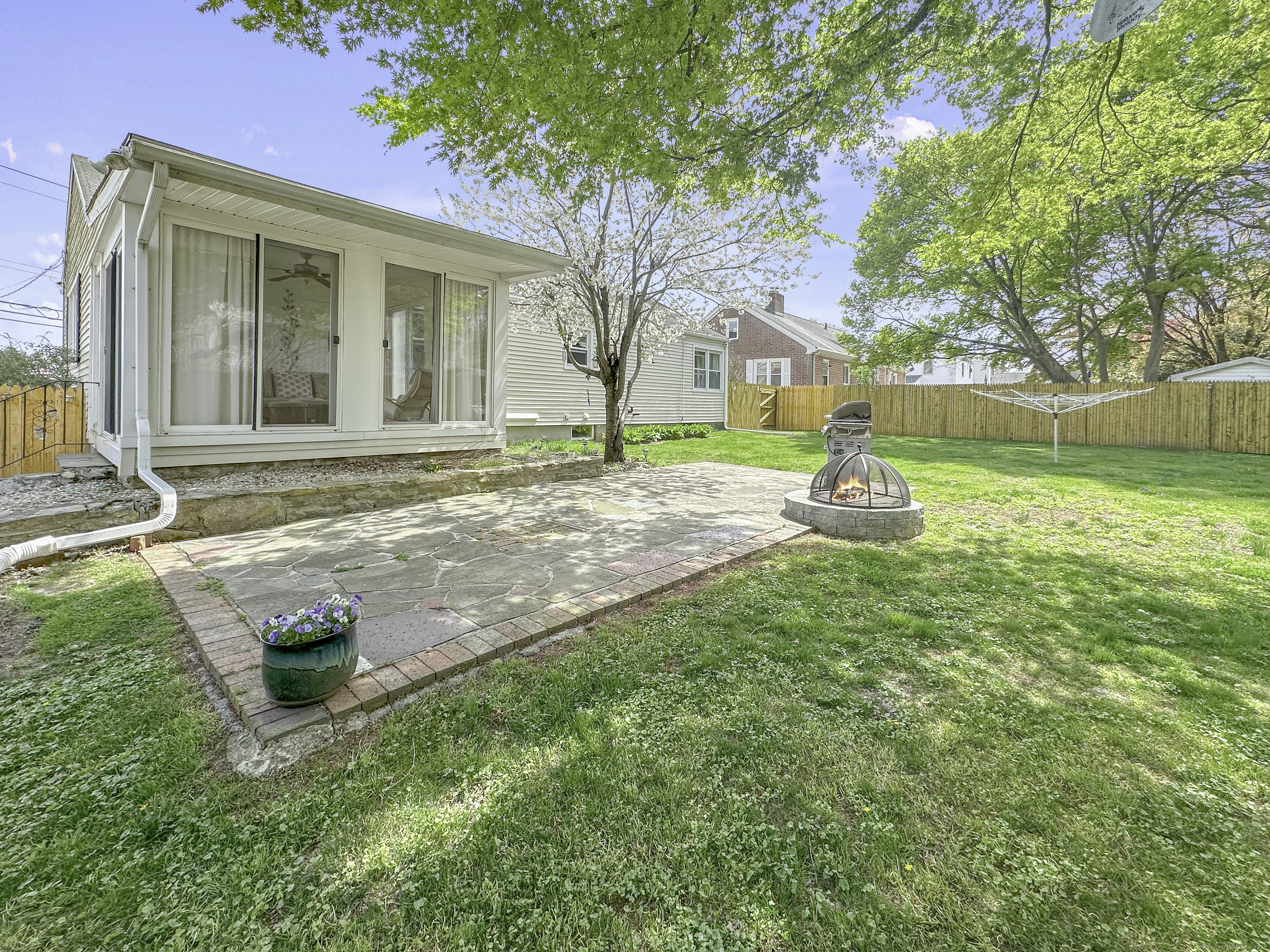 870 Lakeside, Bridgeport, Connecticut 06606