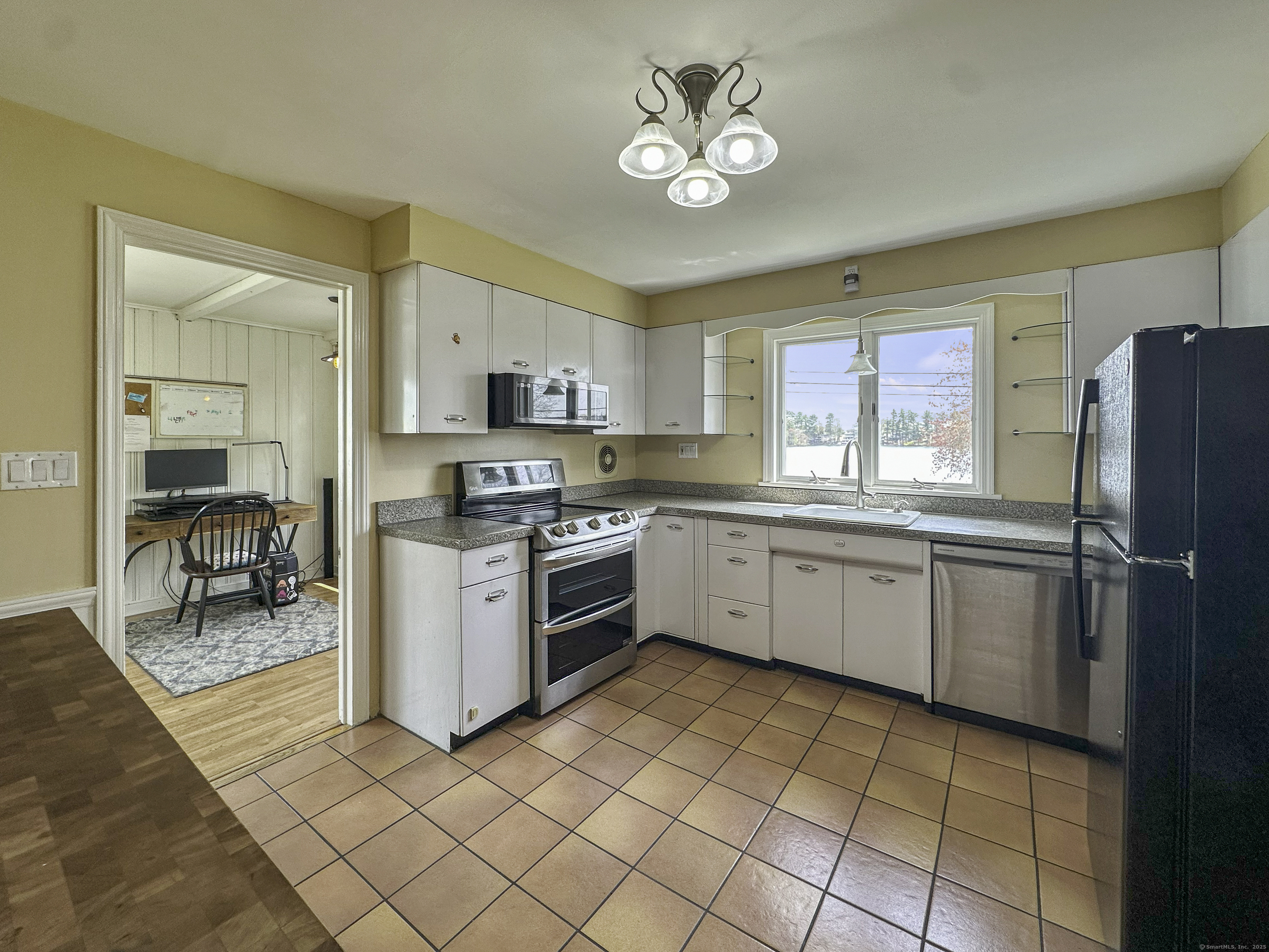 870 Lakeside, Bridgeport, Connecticut 06606