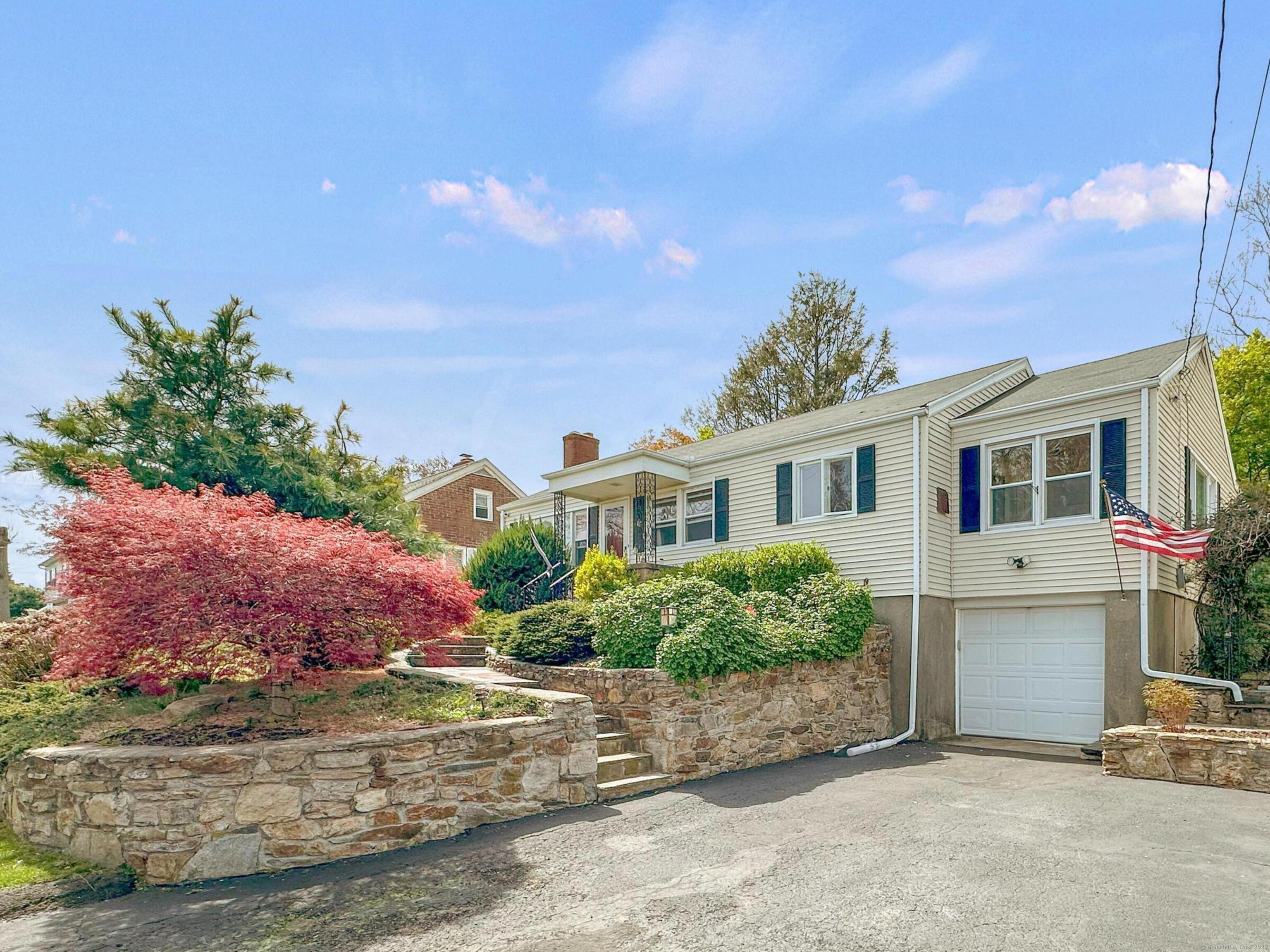 870 Lakeside, Bridgeport, Connecticut 06606