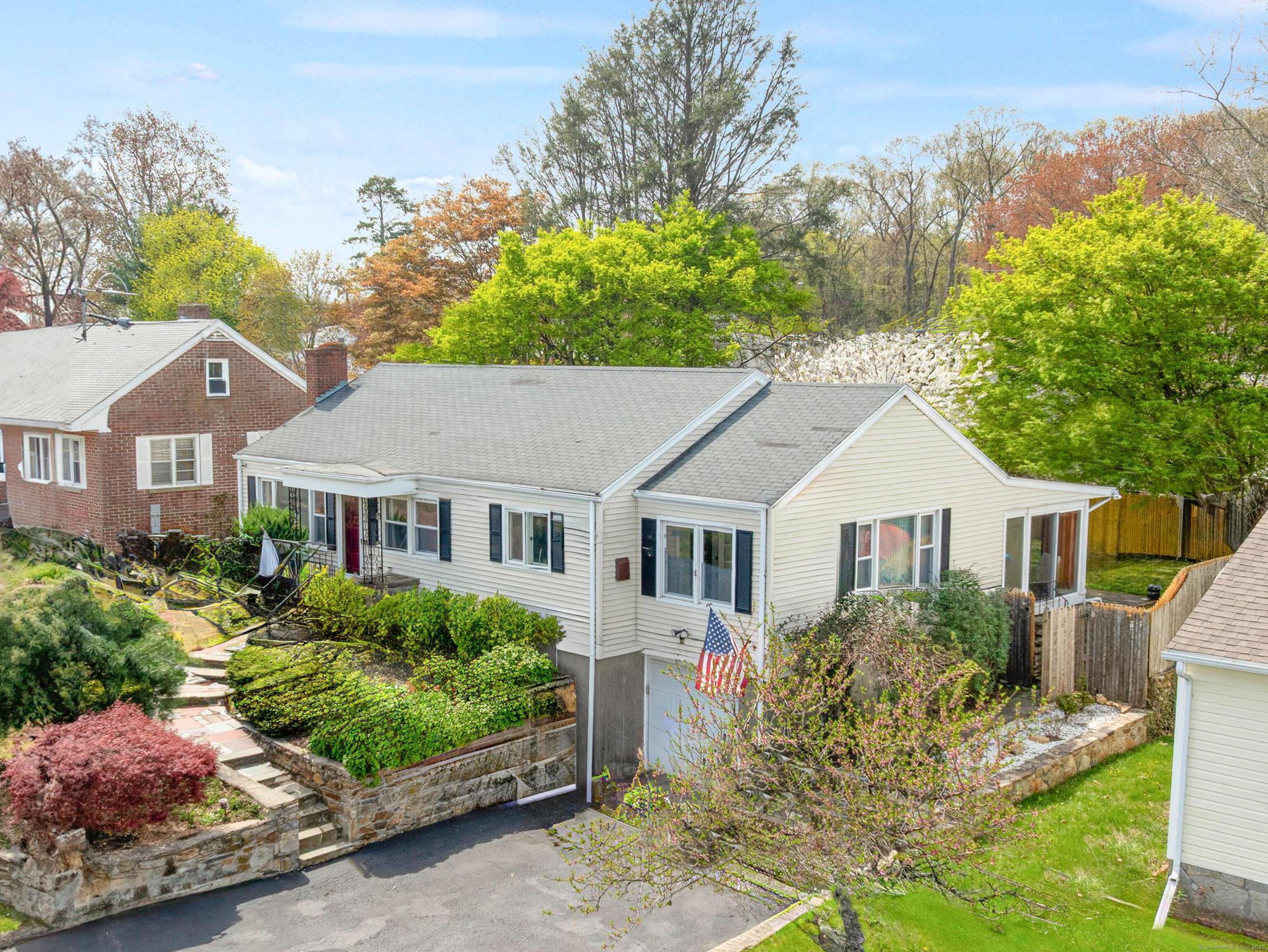 870 Lakeside, Bridgeport, Connecticut 06606
